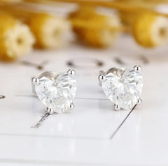 Doveggs heart shape moissanite stud earring for women