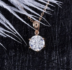 Doveggs round moissanite pendant necklace for women (pendant only)