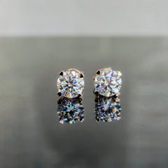 Doveggs solitaire round moissanite stud earrings for women