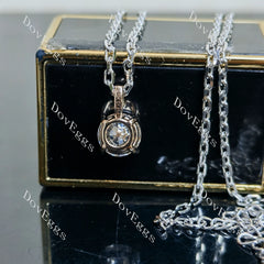 Doveggs round pave moissanite pandant necklace (pandant only)