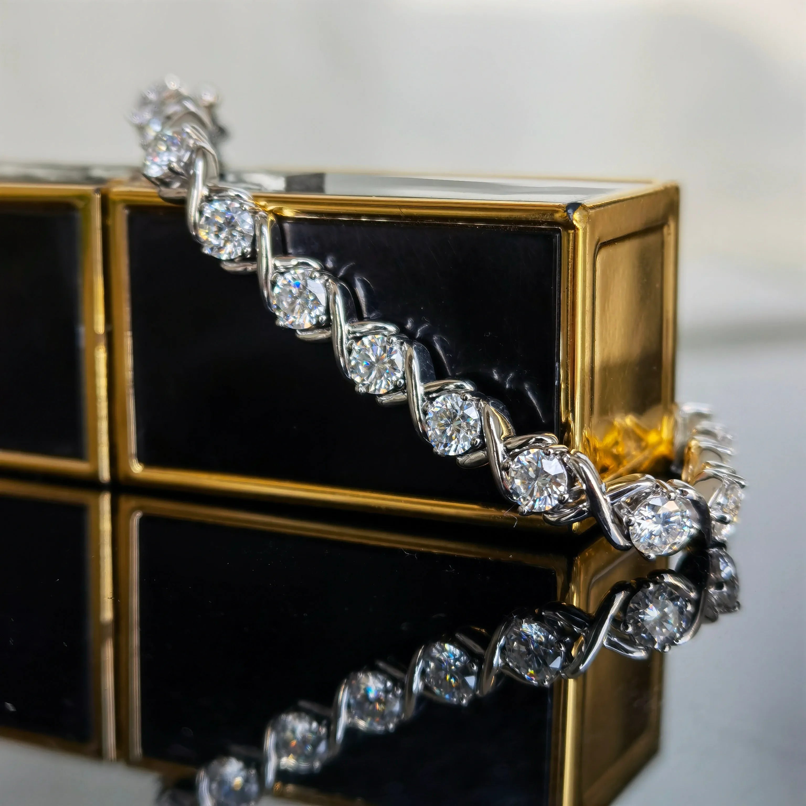 Doveggs round pave moissanite bracelet