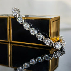 Doveggs round pave moissanite bracelet