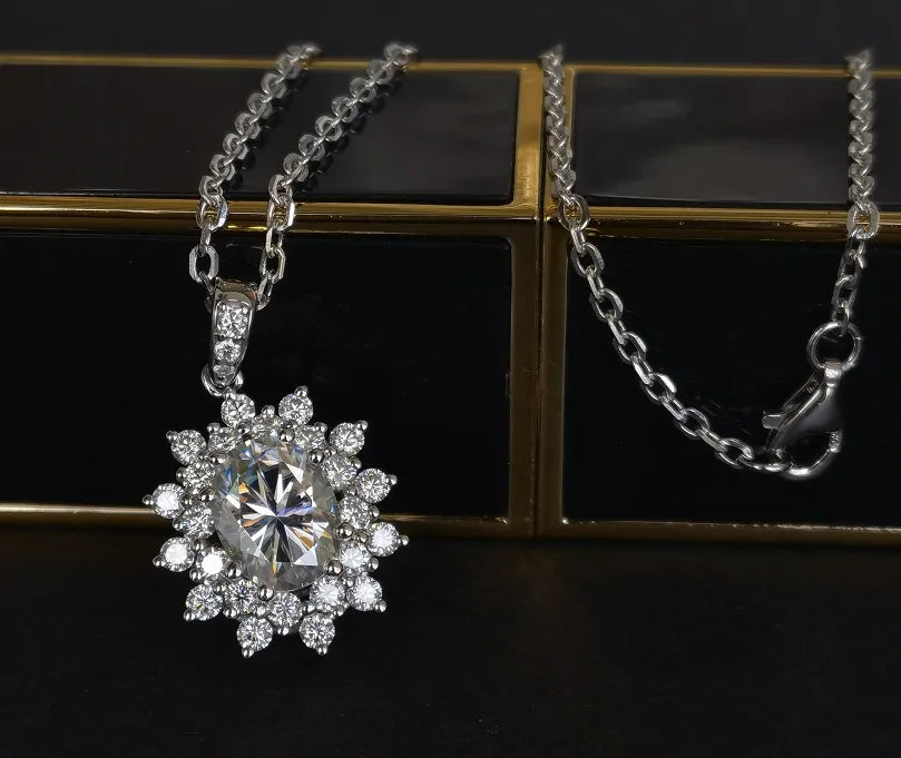 Doveggs oval moissanite pendant necklace (pendant only)