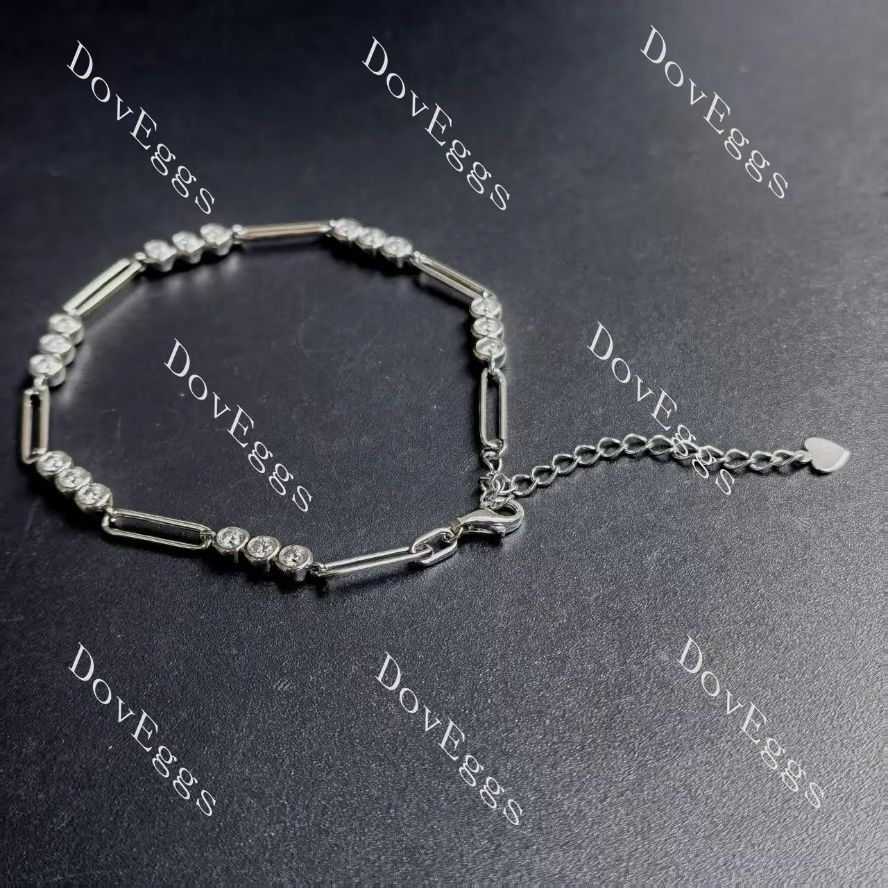 Doveggs round pave bezel moissanite bracelet