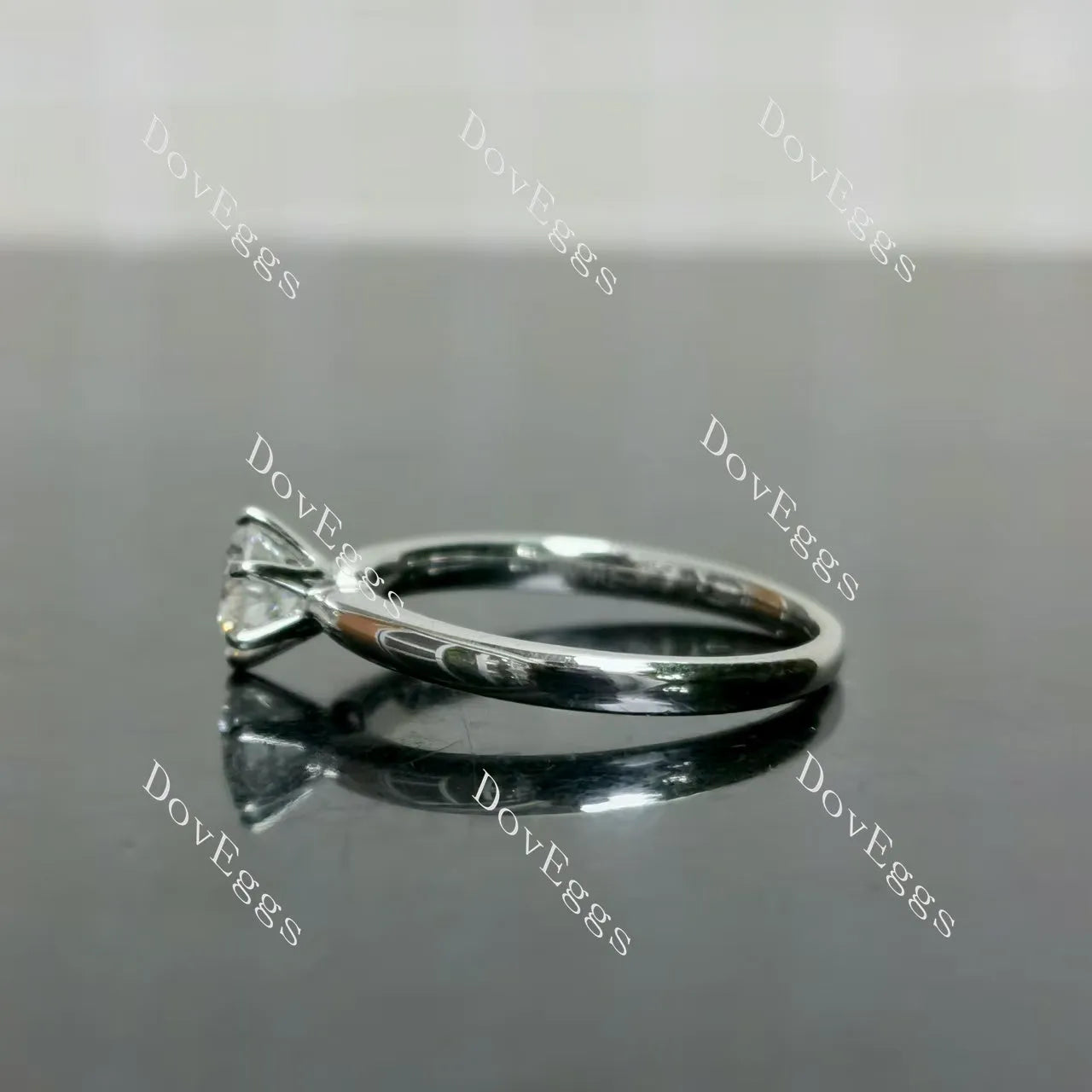(size 6) Doveggs 18K white gold 0.5ct round lab grown diamond engagement ring