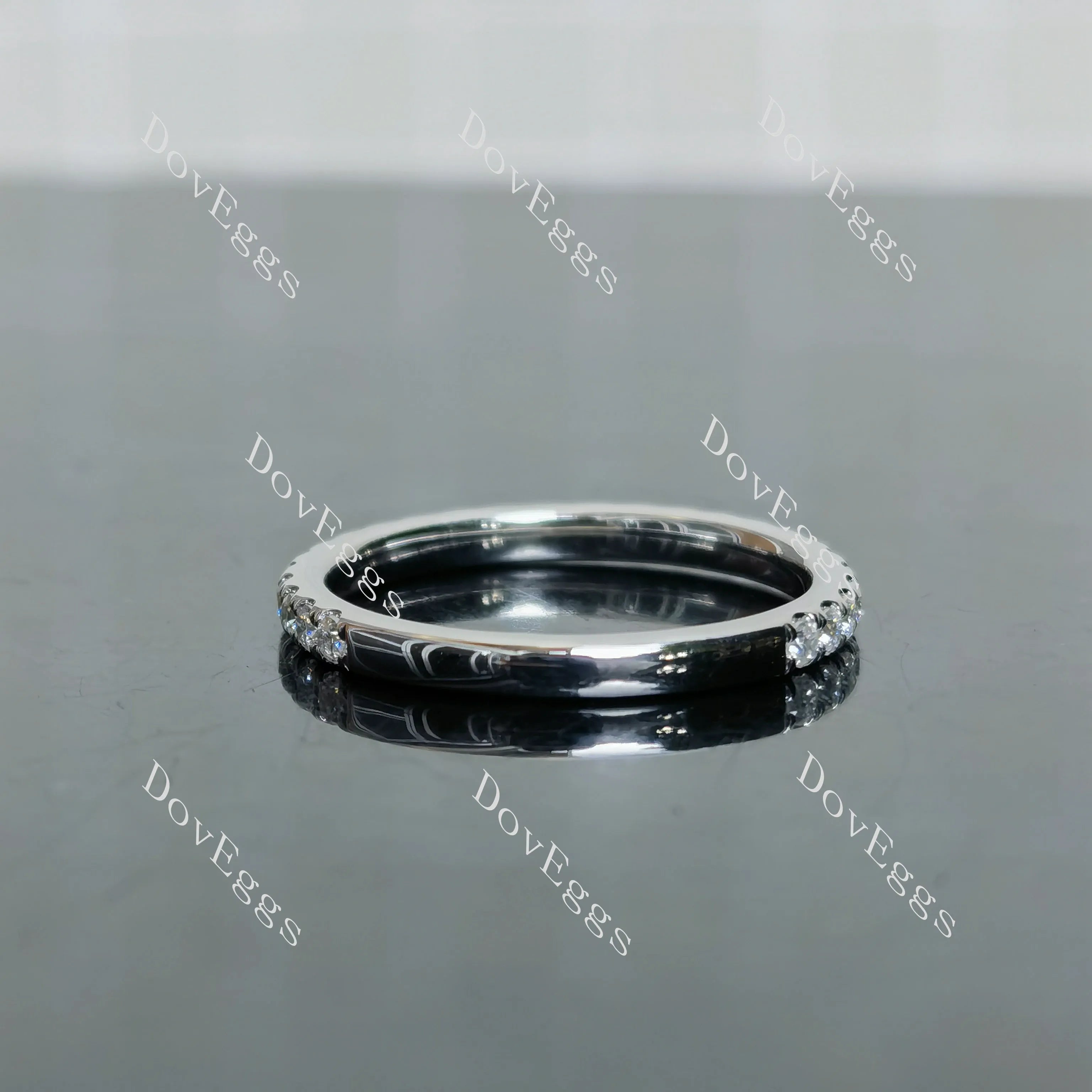 (size 7) Doveggs sterling silver round moissanite wedding band