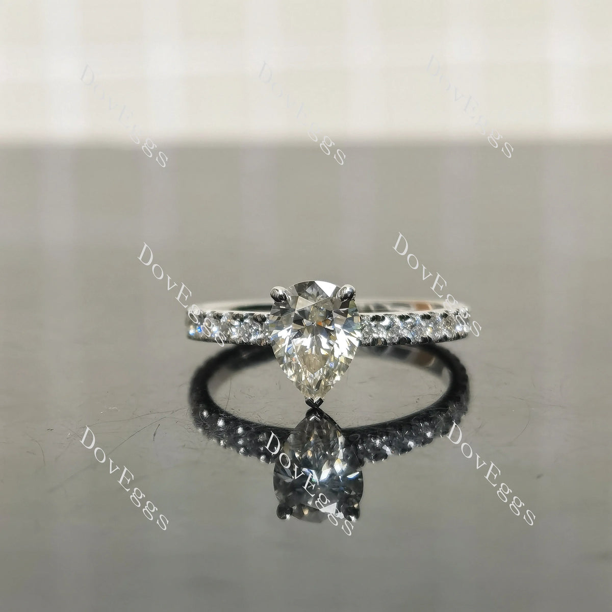 (size 7) Doveggs 1.5ct GHI color pear moissanite engagement ring