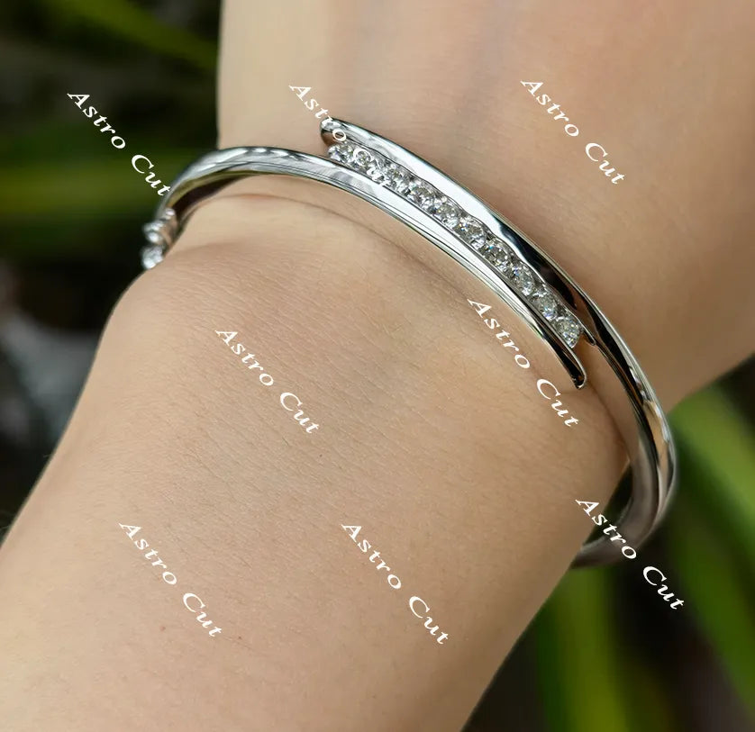 Doveggs round moissanite/lab grown diamond bangle for women