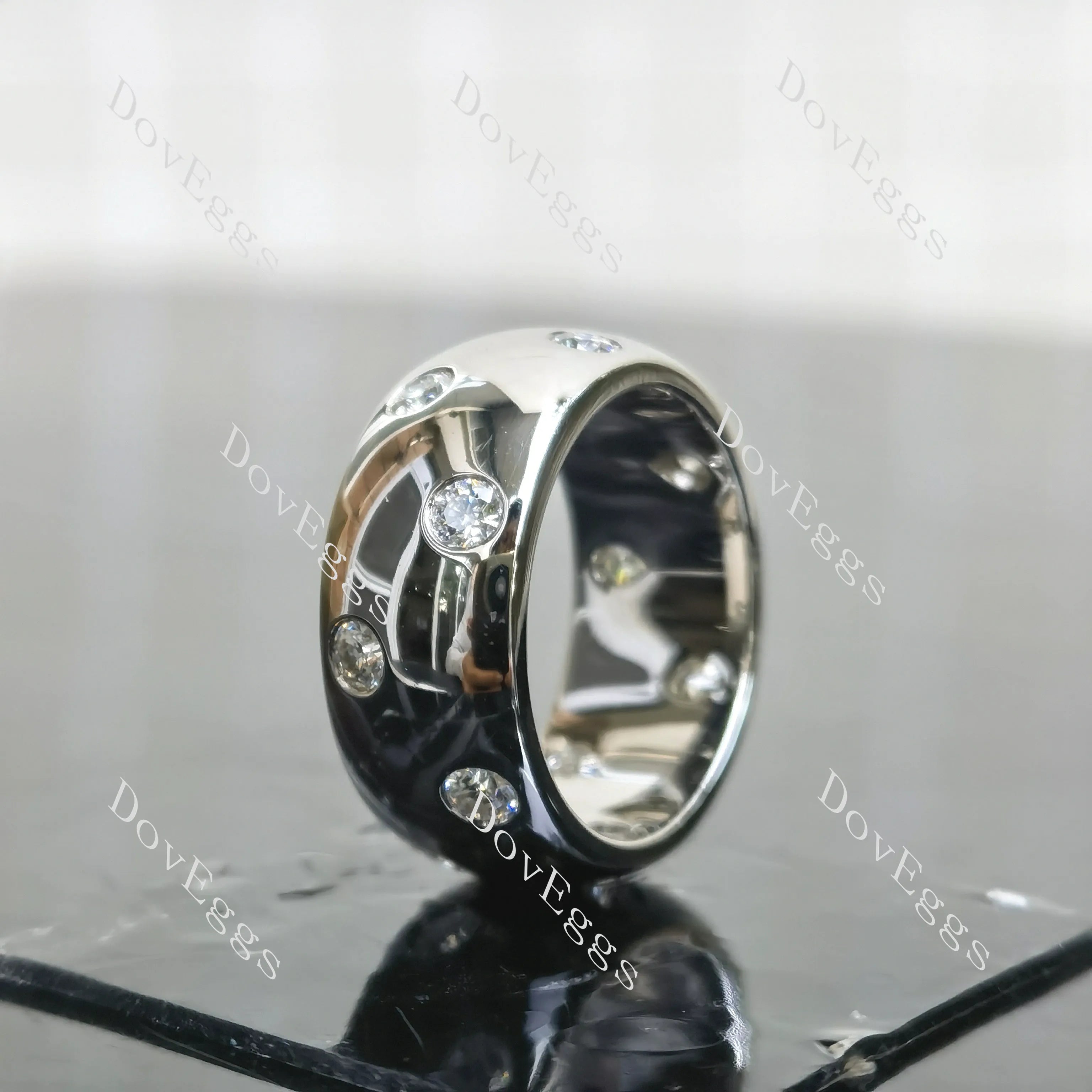 (size 5) Doveggs sterling silver round moissanite wedding band