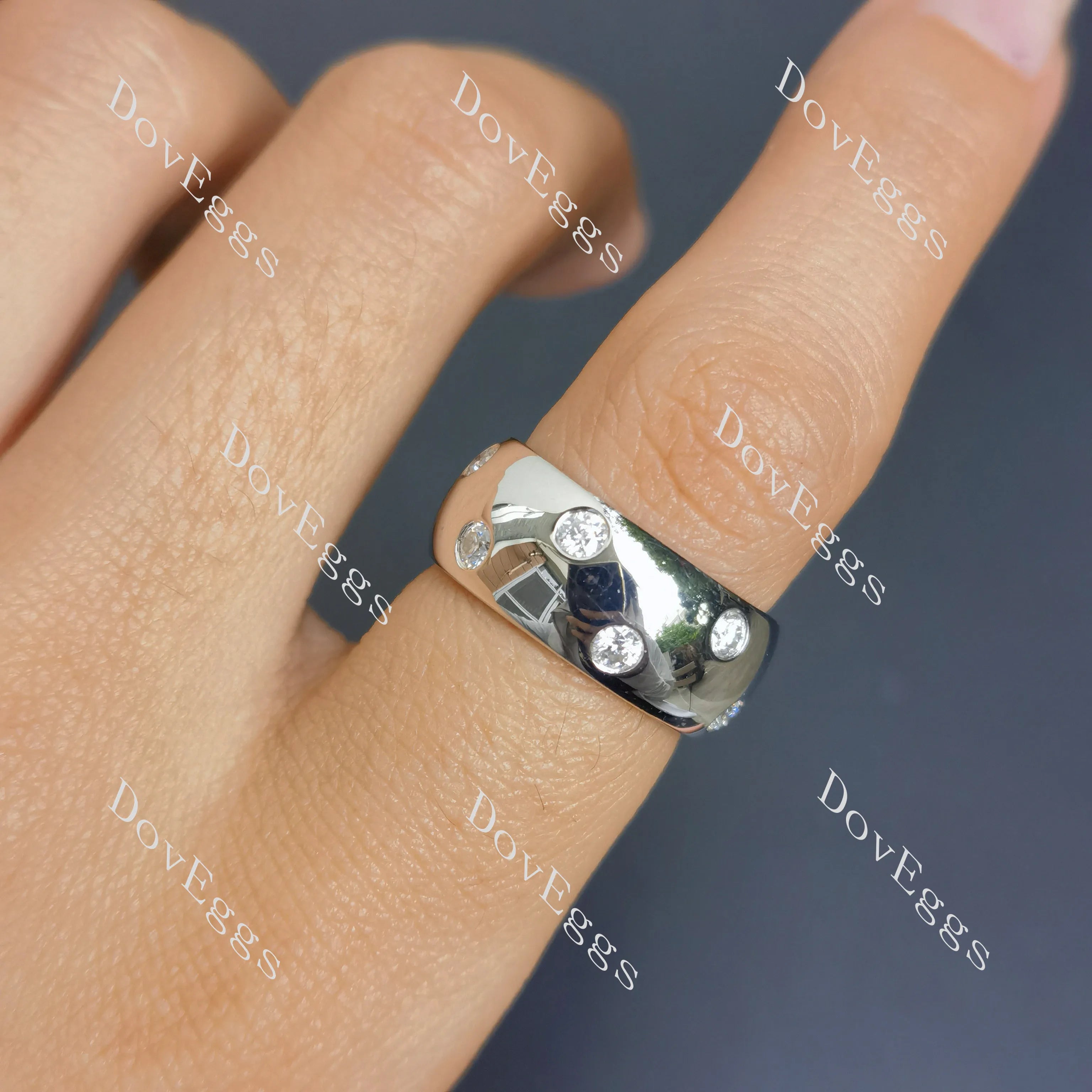 (size 5) Doveggs sterling silver round moissanite wedding band