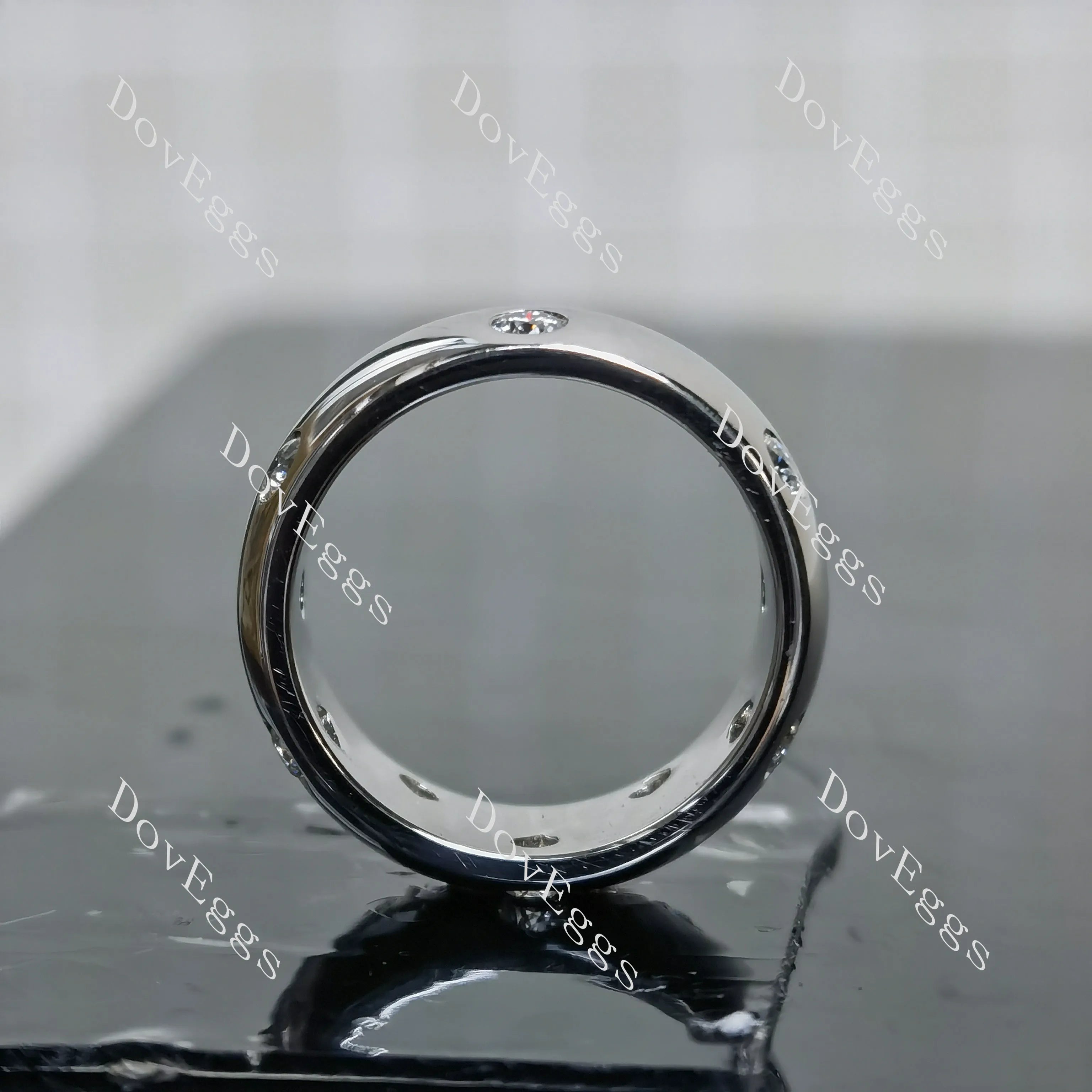 (size 5) Doveggs sterling silver round moissanite wedding band
