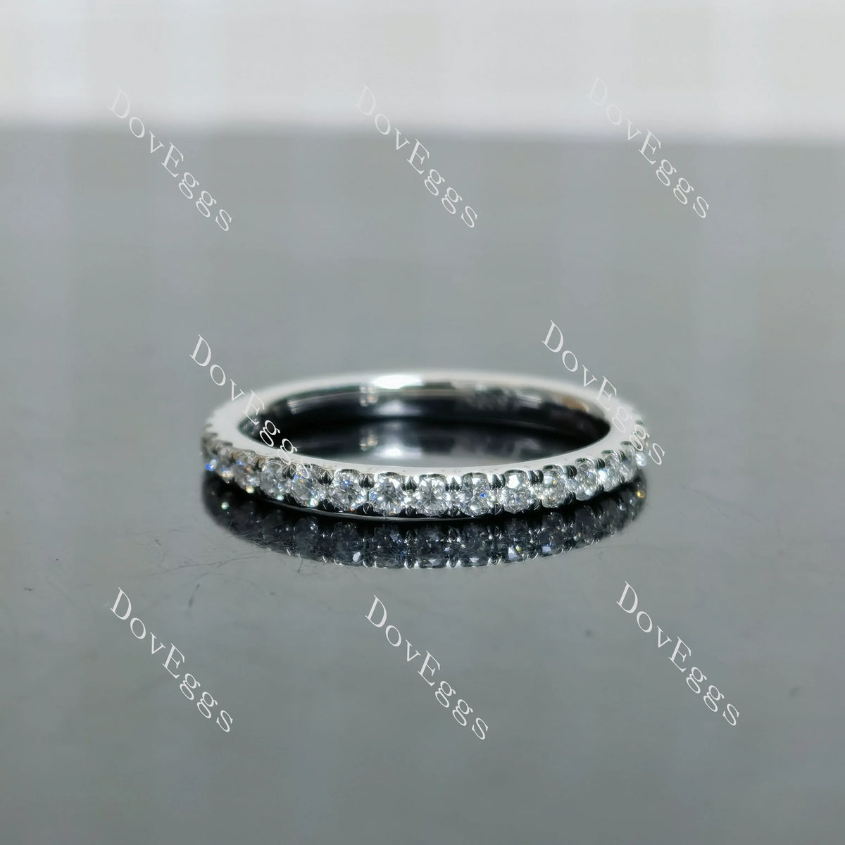 (size 7) Doveggs sterling silver round moissanite wedding band