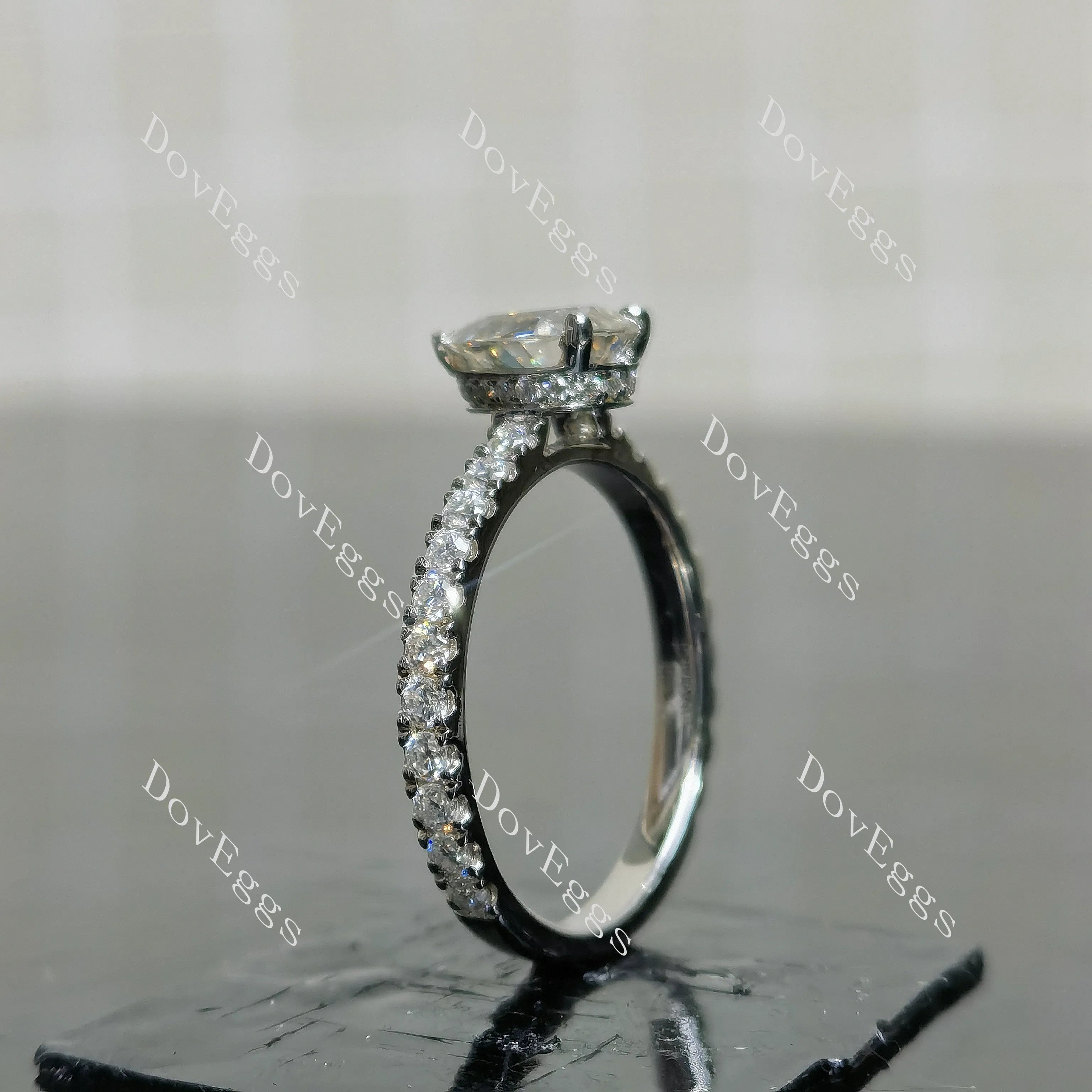 (size 7) Doveggs 1.5ct GHI color pear moissanite engagement ring