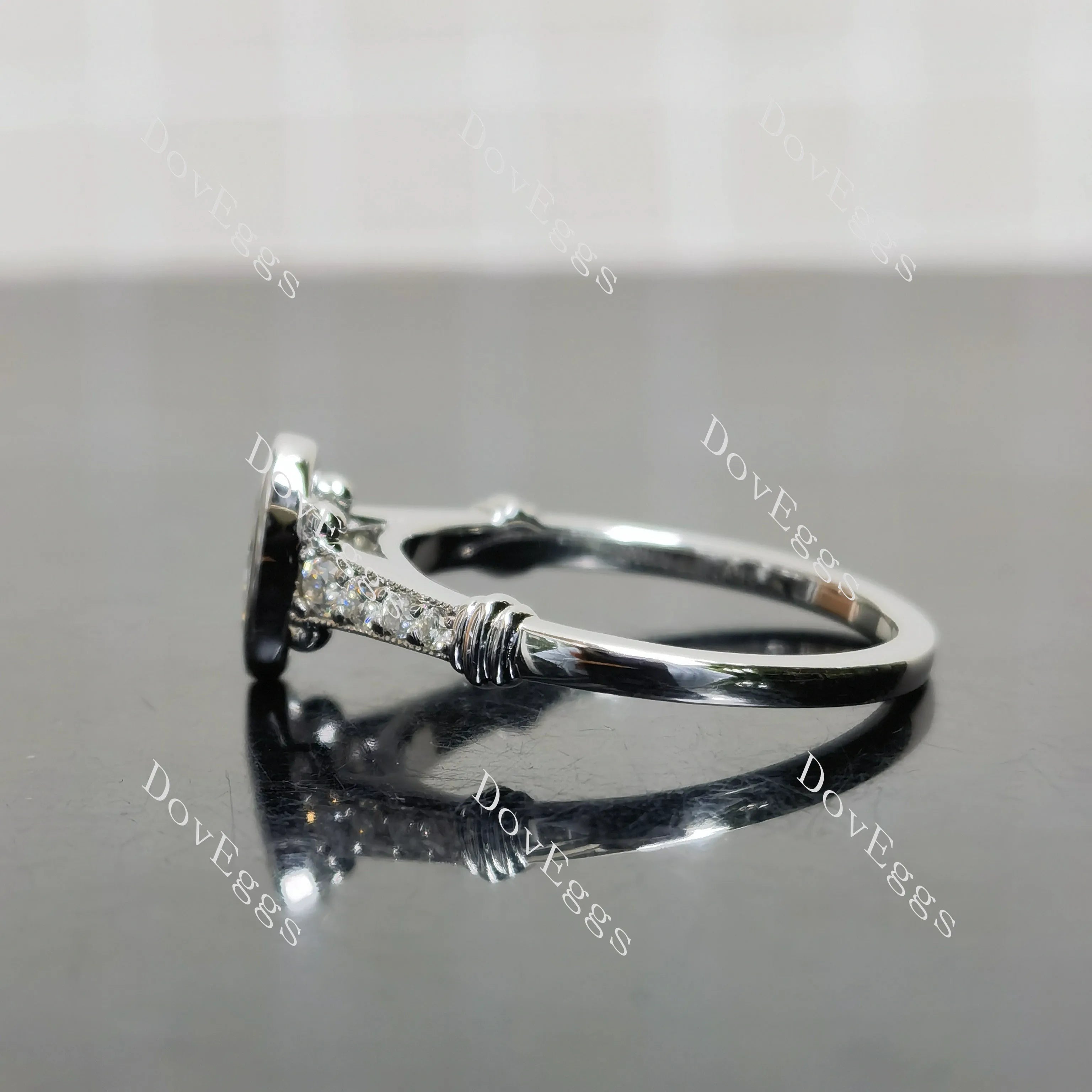 (size 8.5) Doveggs sterling silver 1ct oval moissanite engagement ring