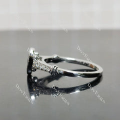 (size 8.5) Doveggs sterling silver 1ct oval moissanite engagement ring
