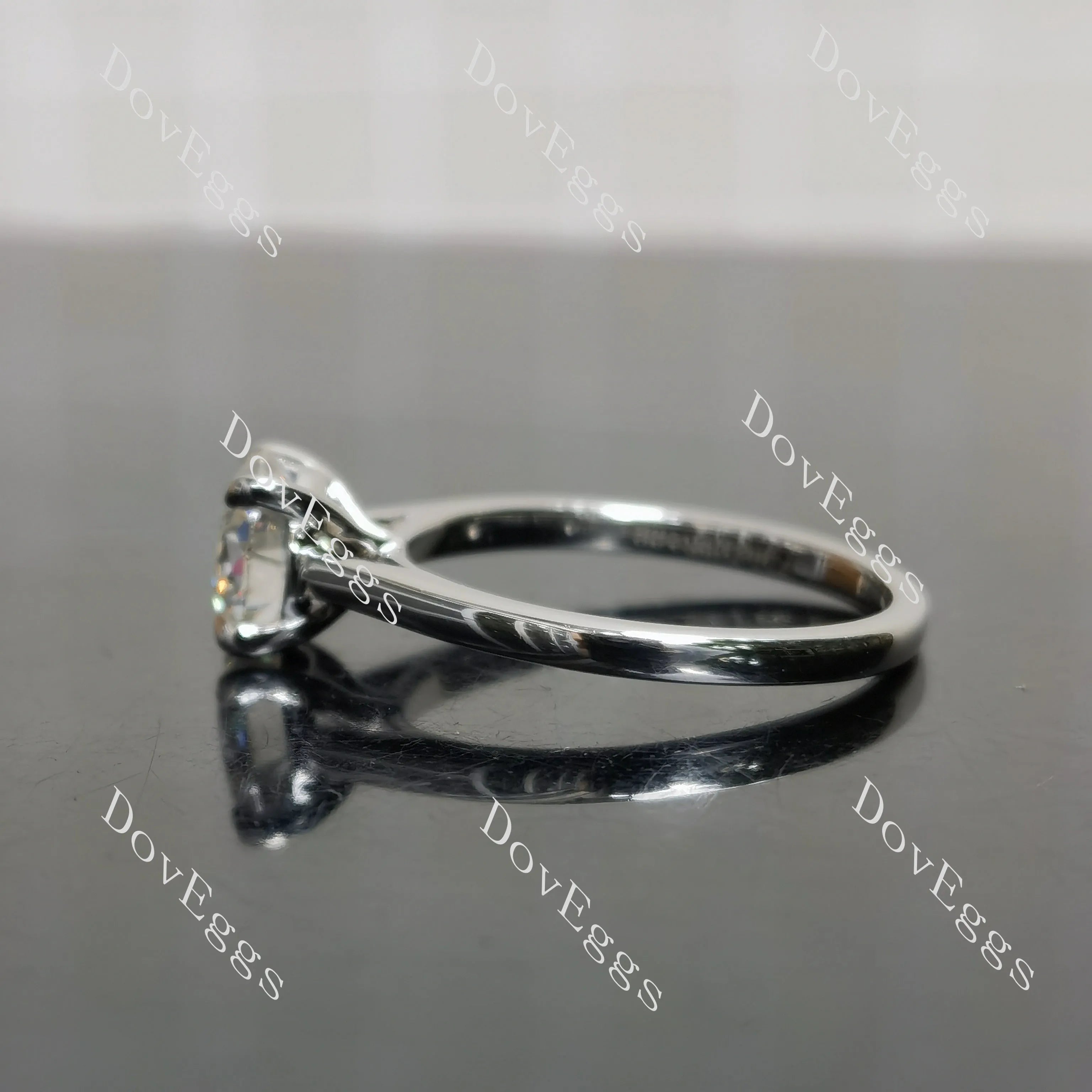 (size 8) Doveggs sterling silver 1.5ct Round moissanite engagement ring