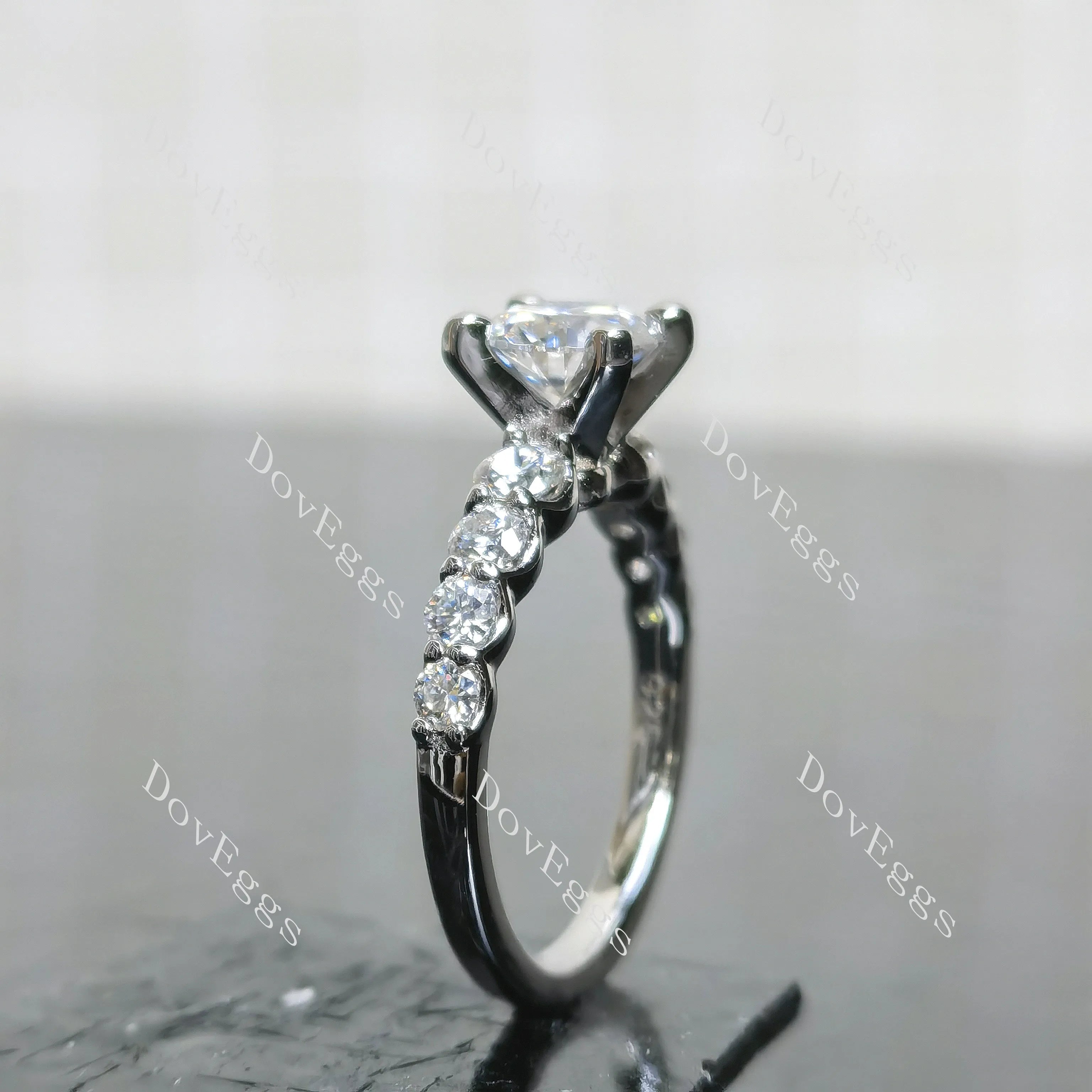 (size 6) Doveggs sterling silver 1ct round moissanite engagement ring