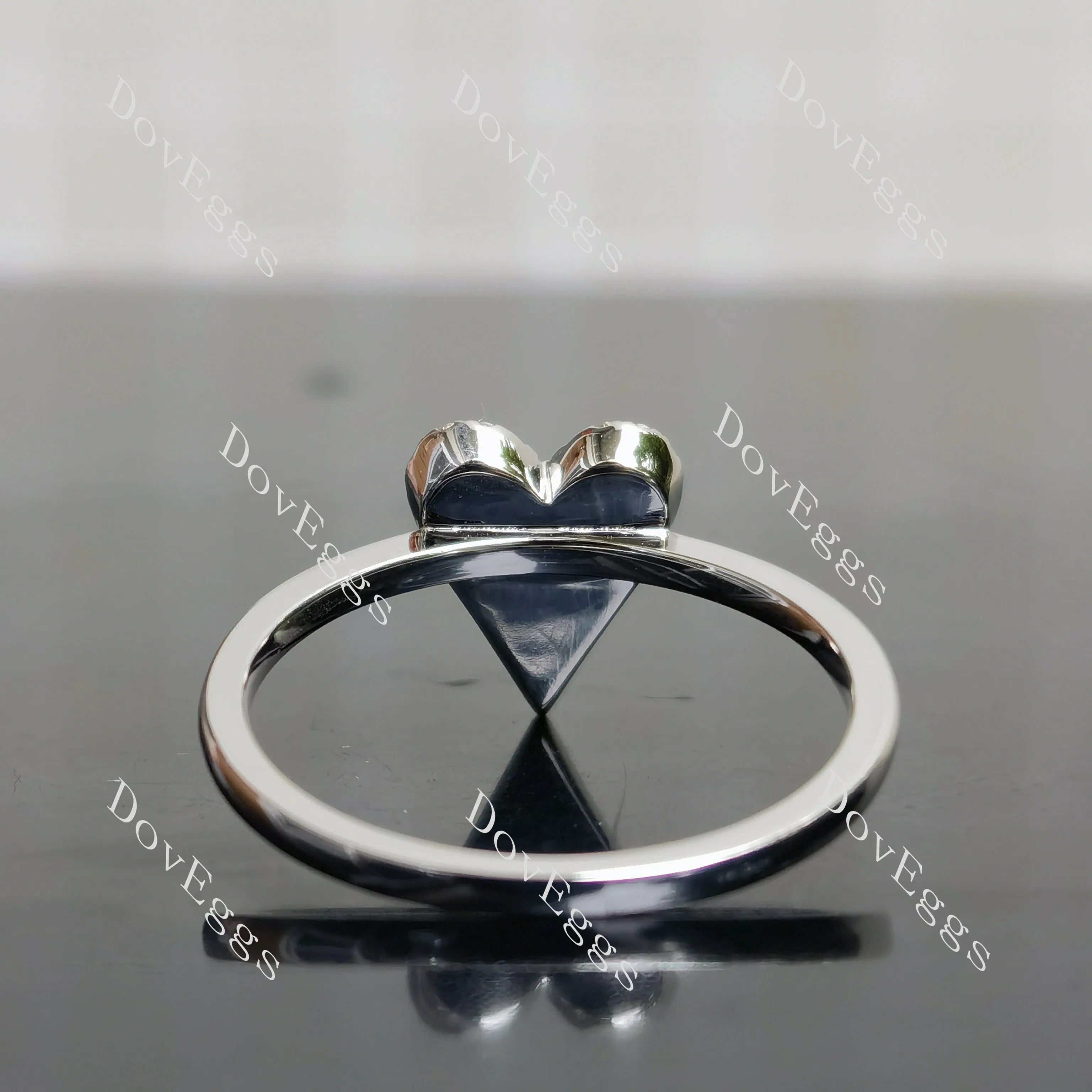 DovEggs heart shaped round moissanite/lab grown diamond wedding band