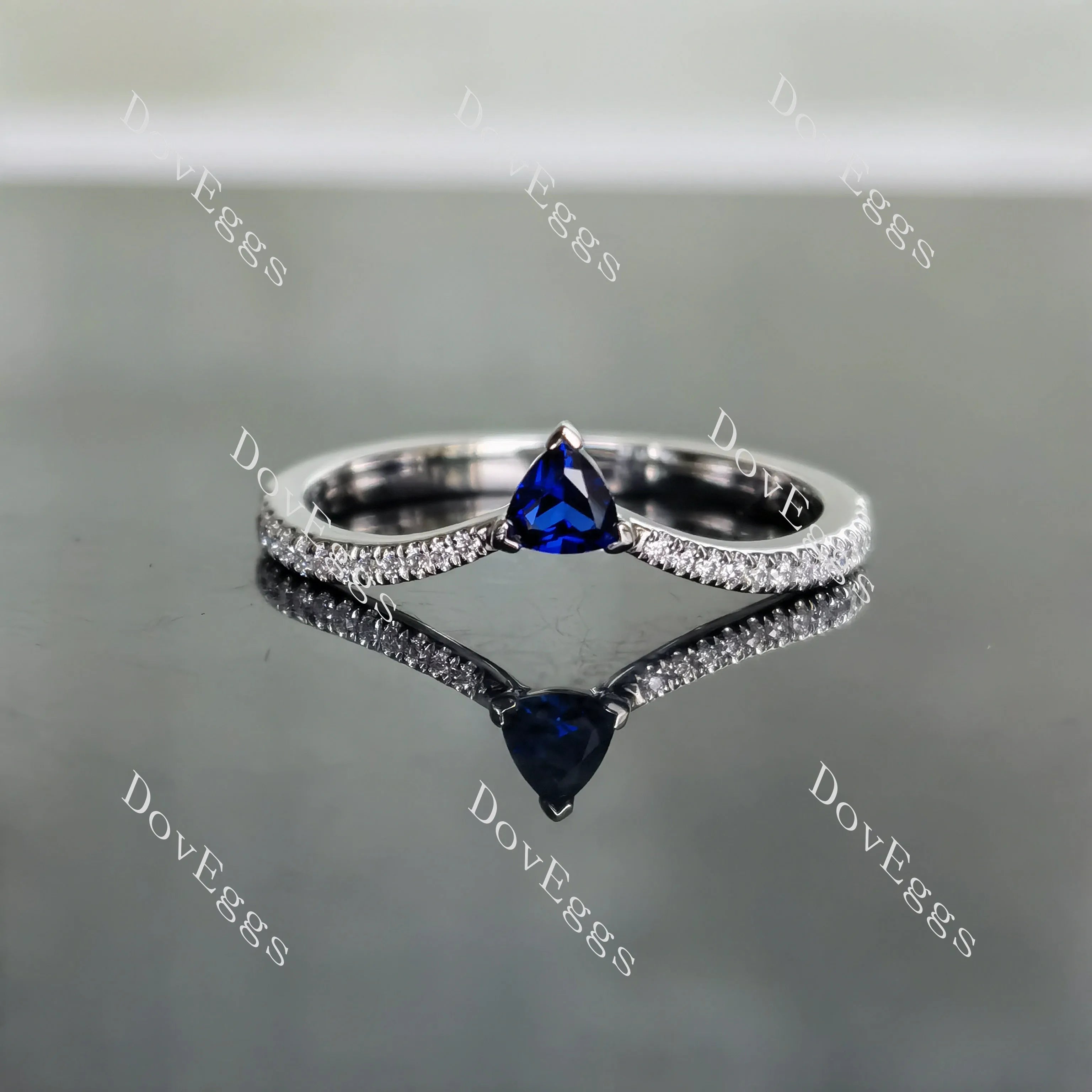 Doveggs fat triangle intense royal blue sapphire wedding band-1.5mm band width