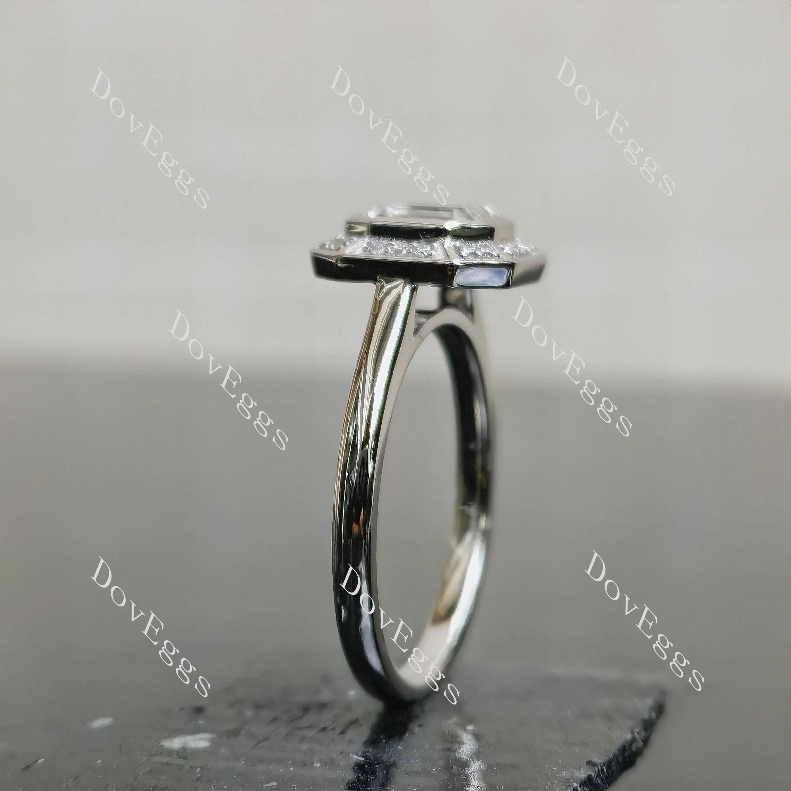 Doveggs Asscher Halo Bezel Lab Grown Diamond Engagement Ring