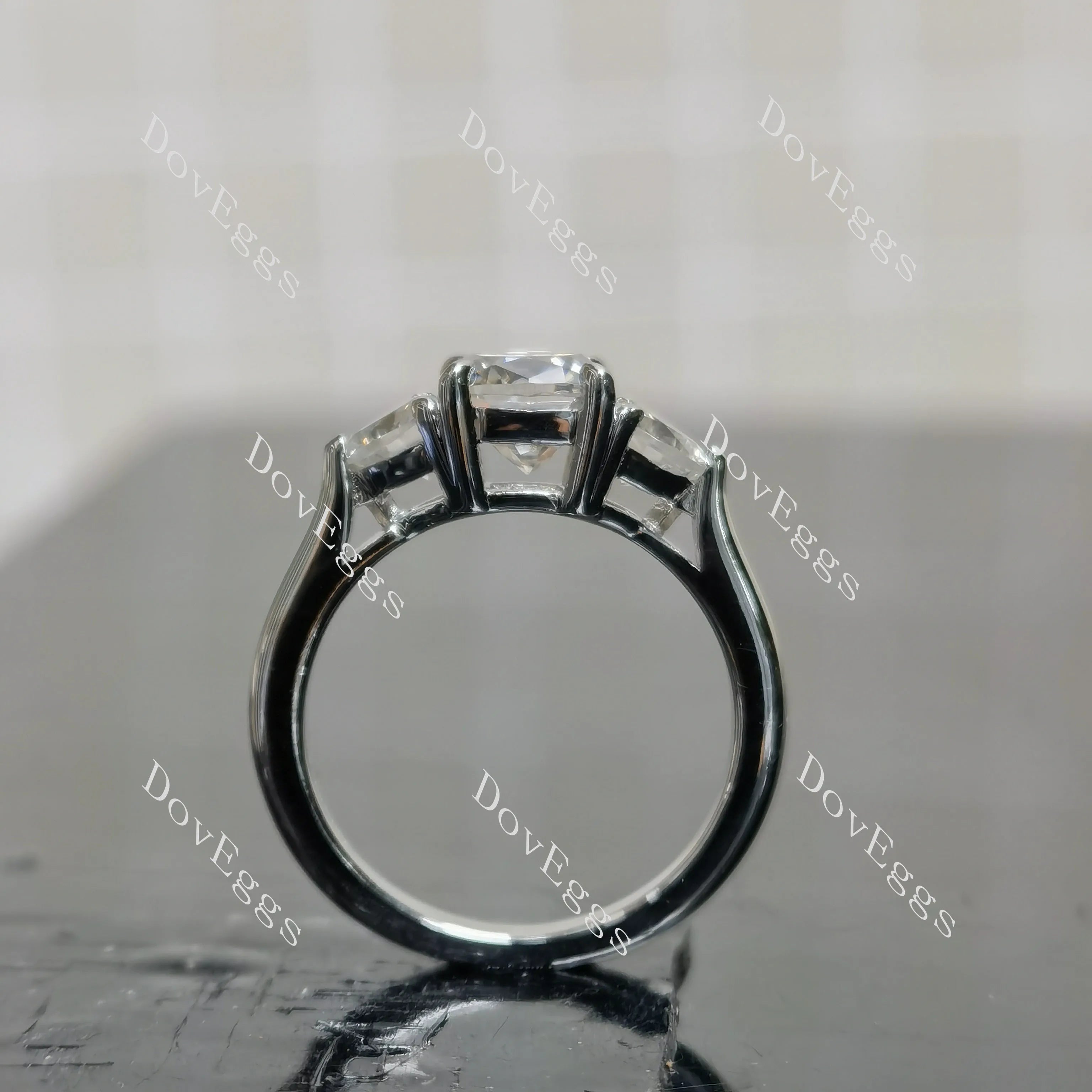 (size 4) Doveggs sterling silver 1ct cushion moissanite engagement ring