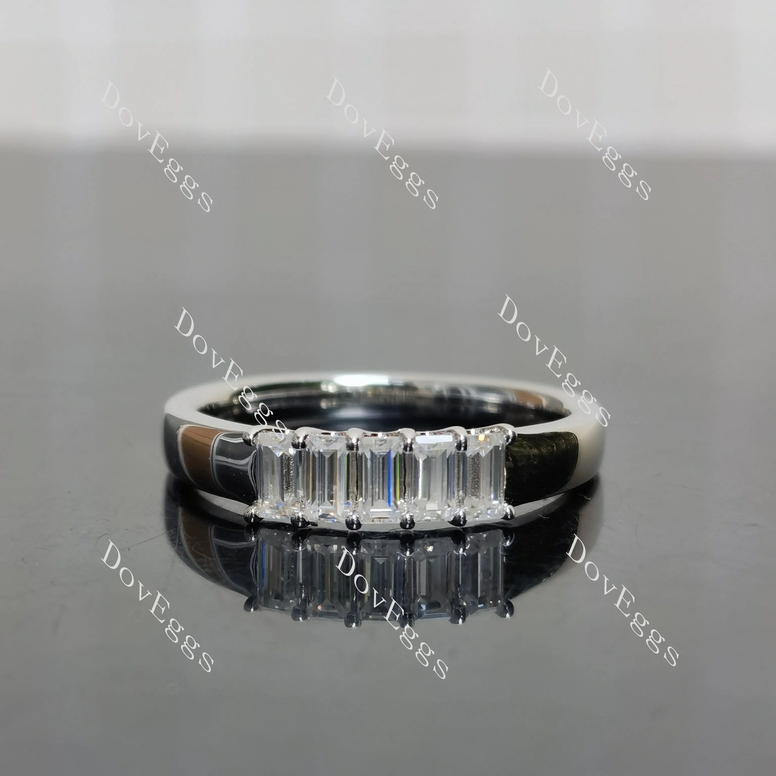 (size 8) Doveggs sterling silver 0.6cttw emerald wedding band
