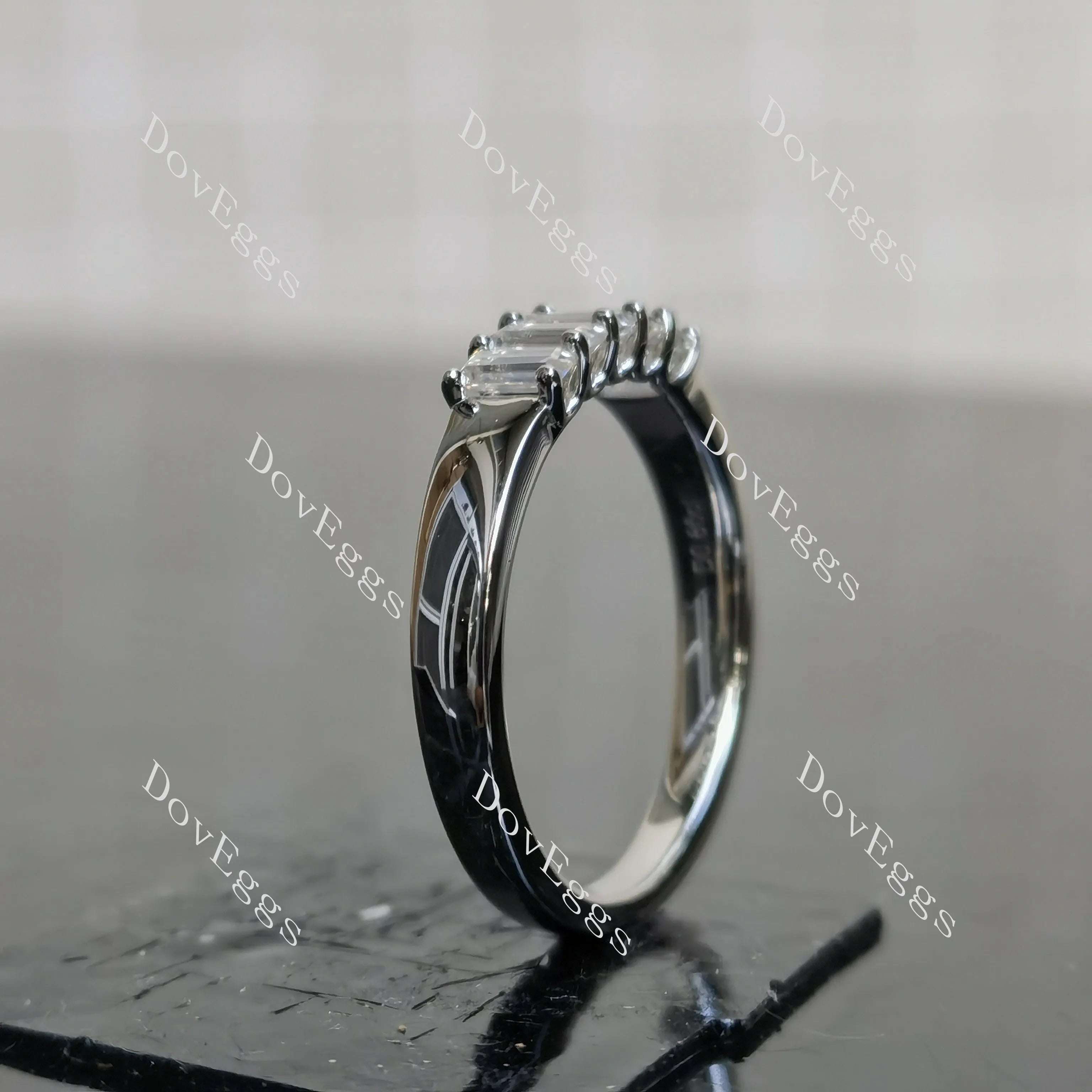 (size 8) Doveggs sterling silver 0.6cttw emerald wedding band