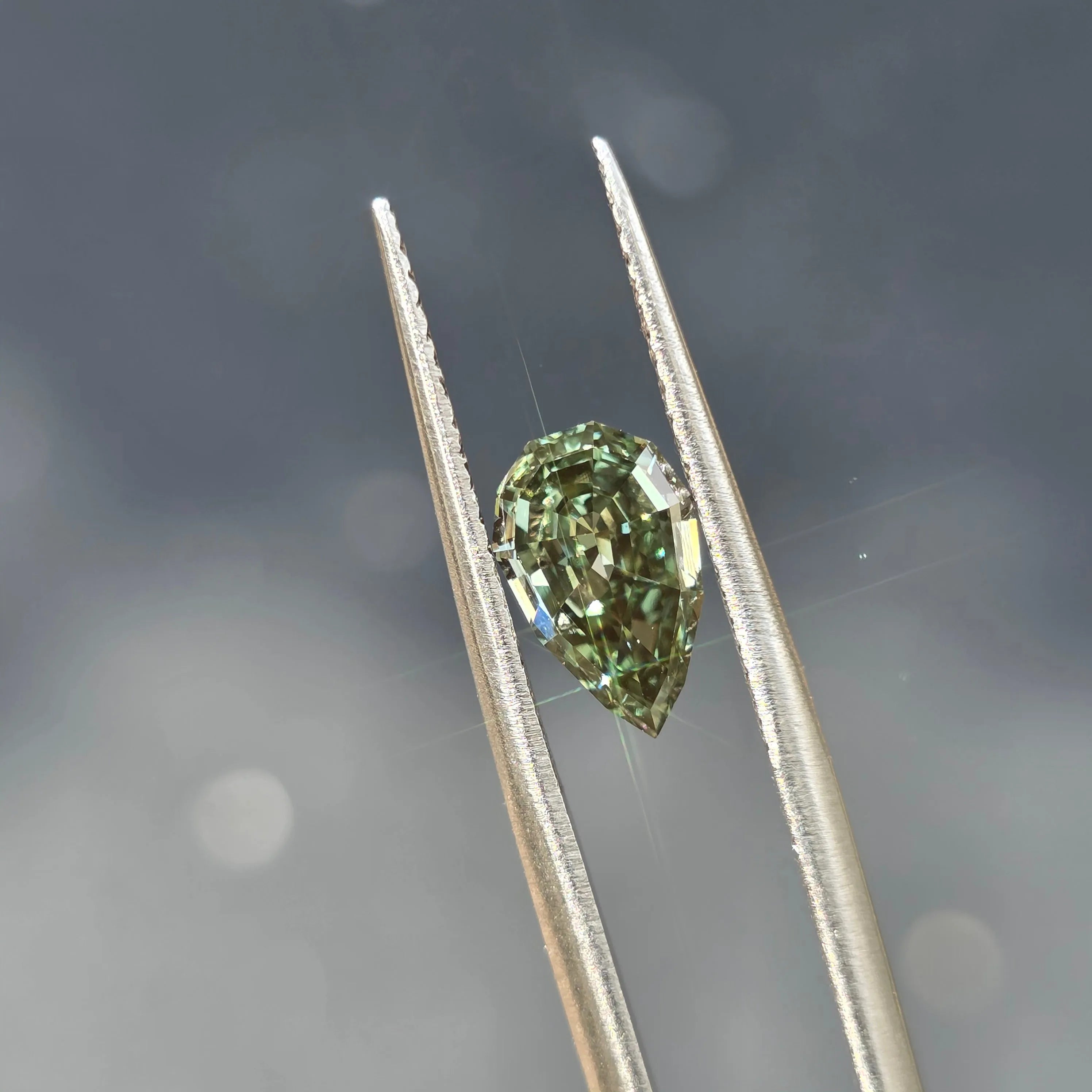 1.93ct Pear Modified Brilliant Cut Lab Diamond – Fancy Vivid Green Color VS1 | Doveggs Certified