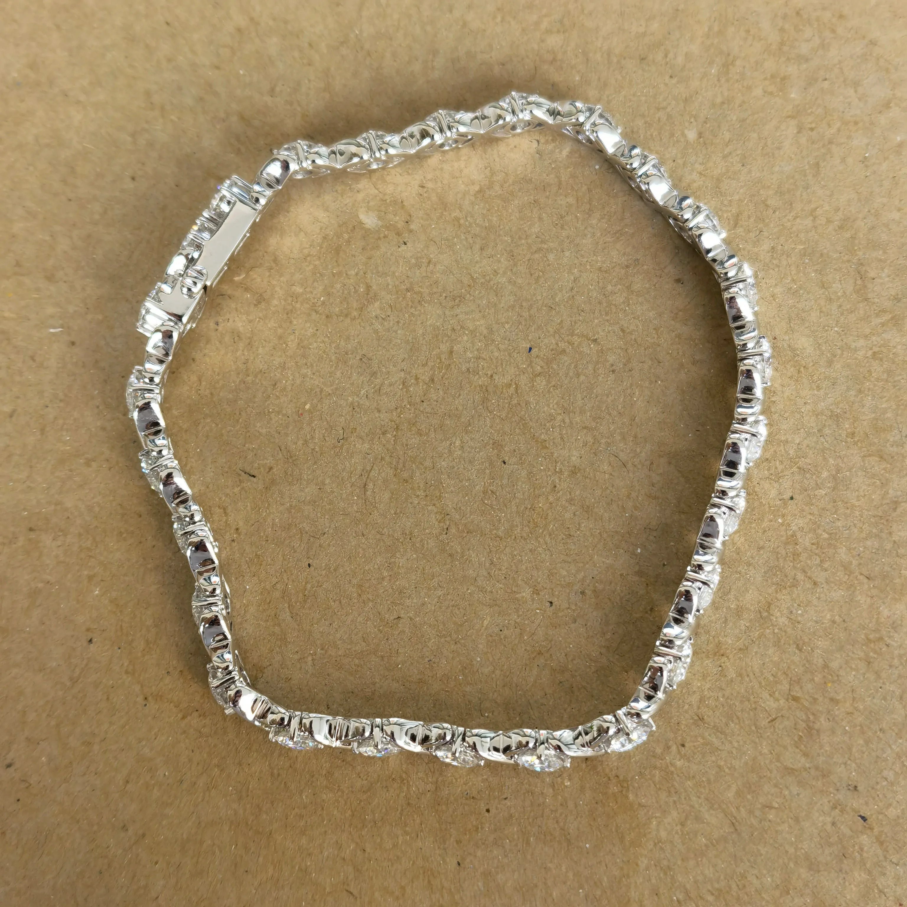 Doveggs round pave moissanite bracelet