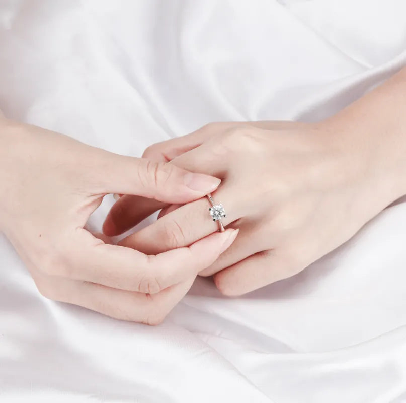 doveggs round solitaire moissanite engagement ring
