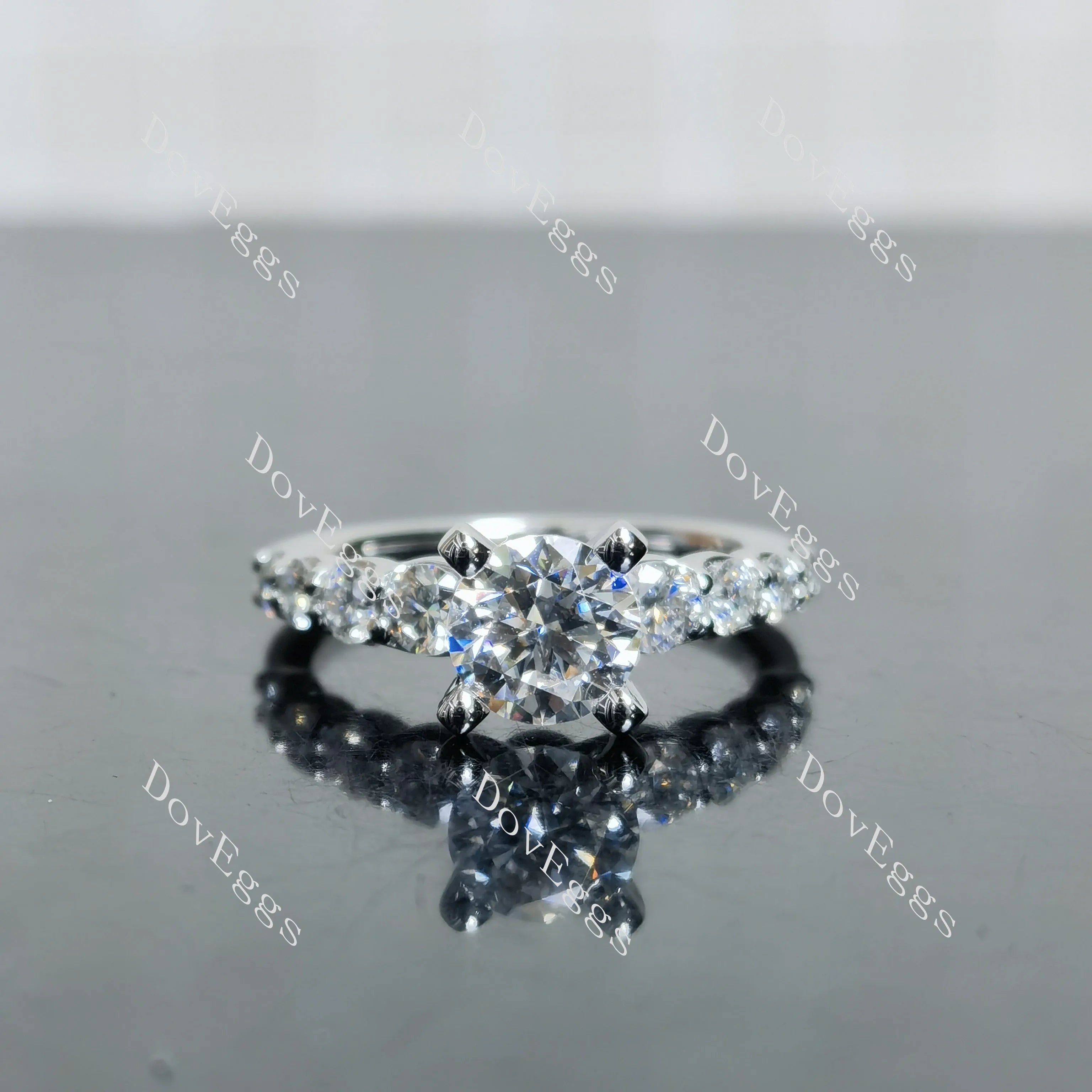 (size 6) Doveggs sterling silver 1ct round moissanite engagement ring