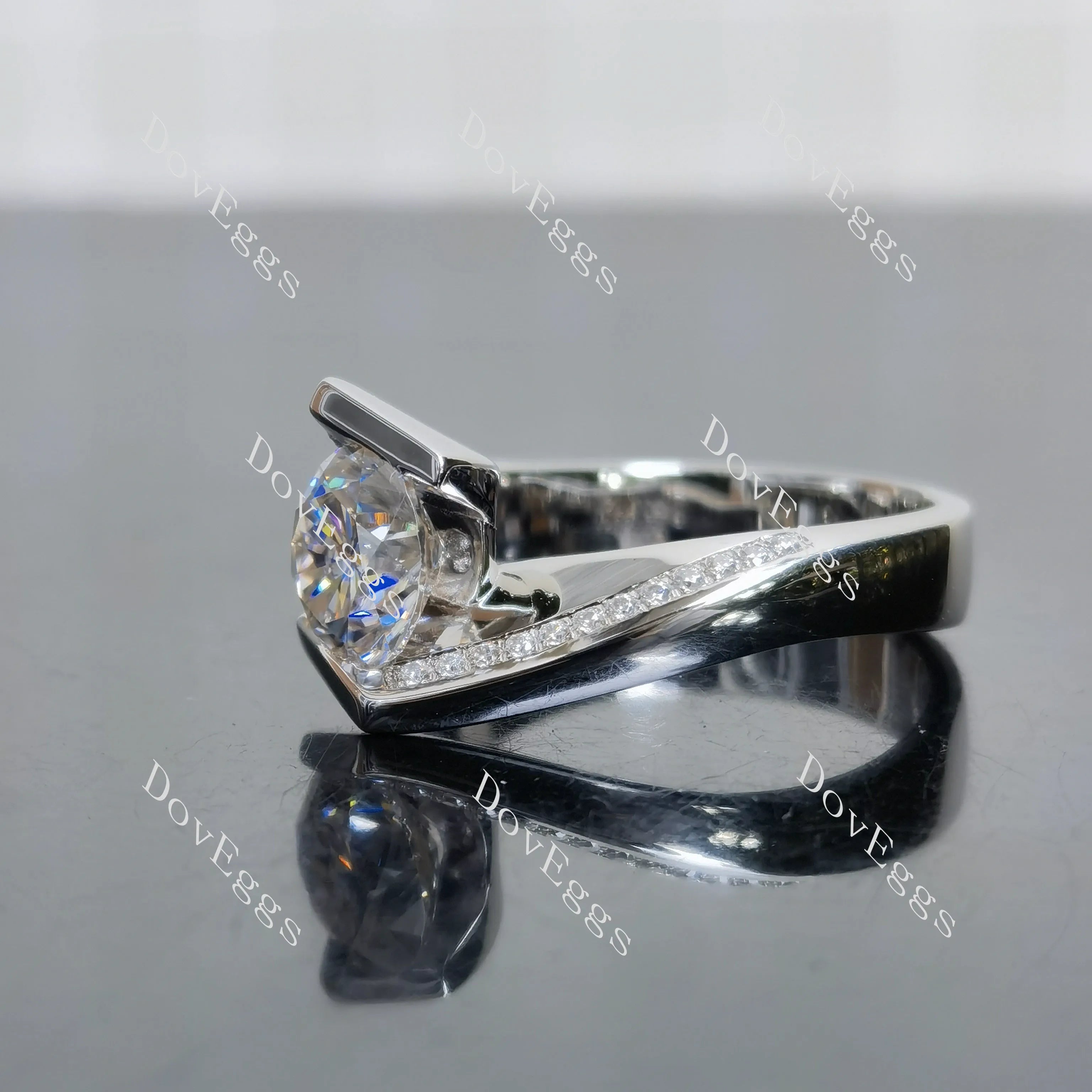 (size 6.25-6.5) Doveggs sterling silver 1.5ct round moissanite engagement ring