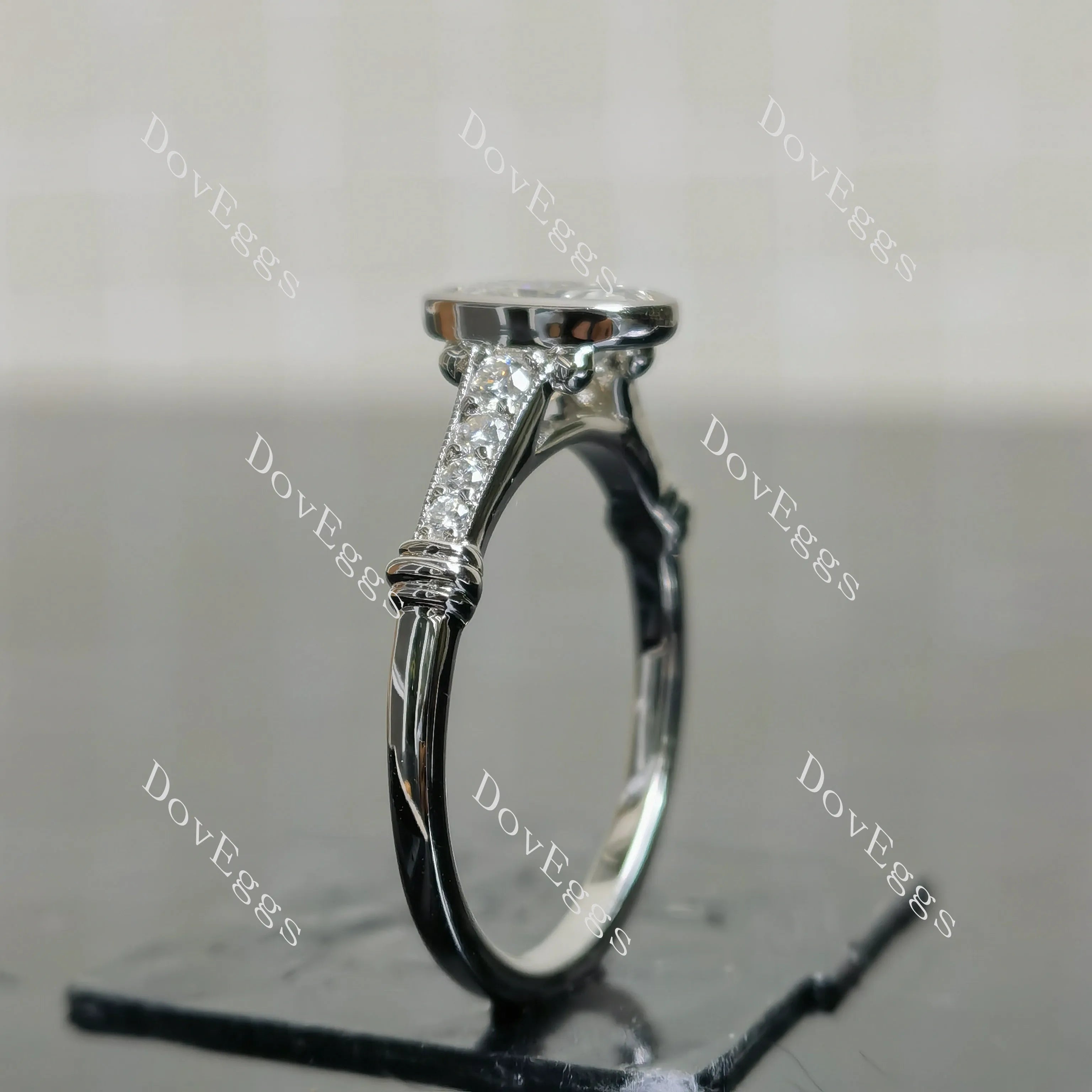 (size 8.5) Doveggs sterling silver 1ct oval moissanite engagement ring