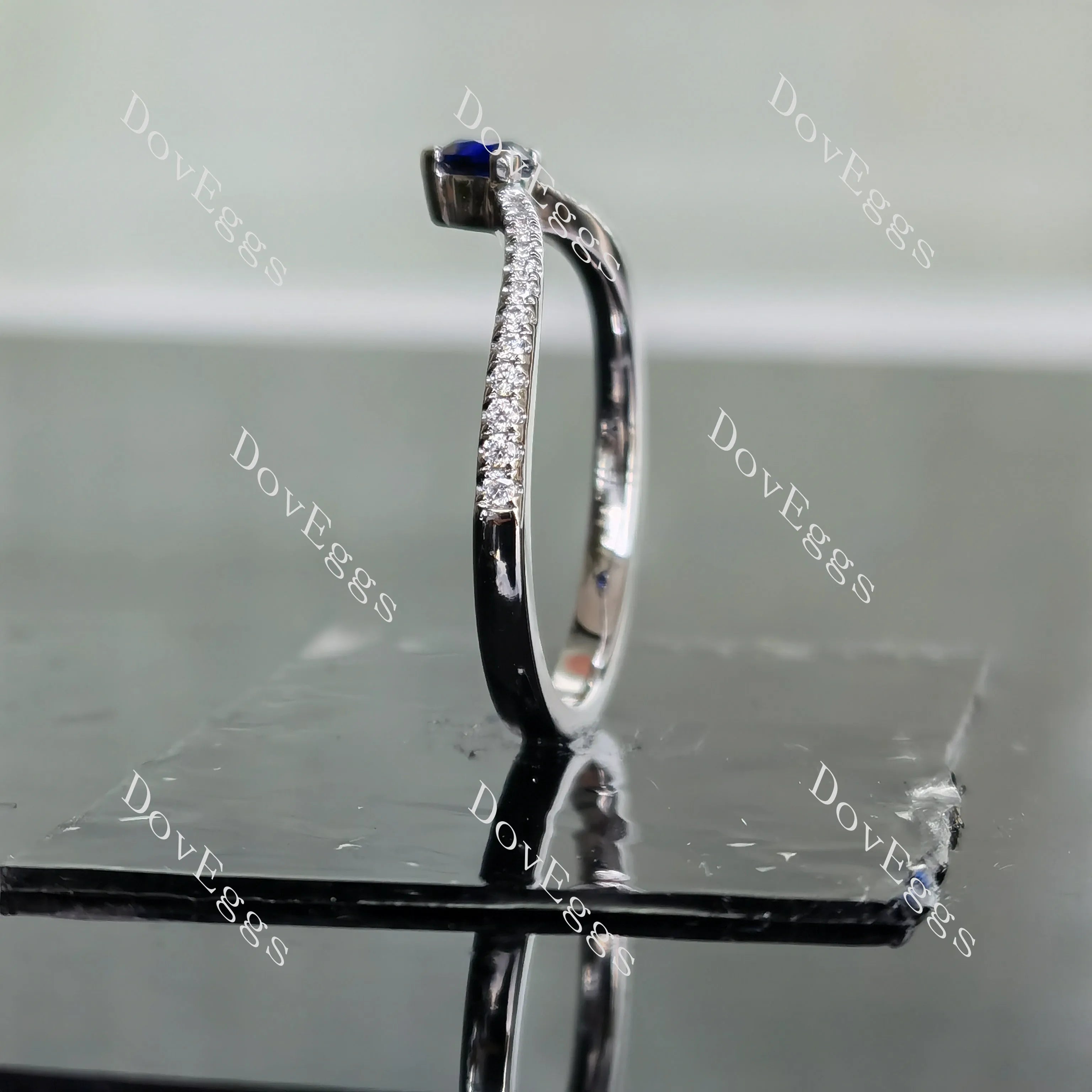 Doveggs fat triangle intense royal blue sapphire wedding band-1.5mm band width