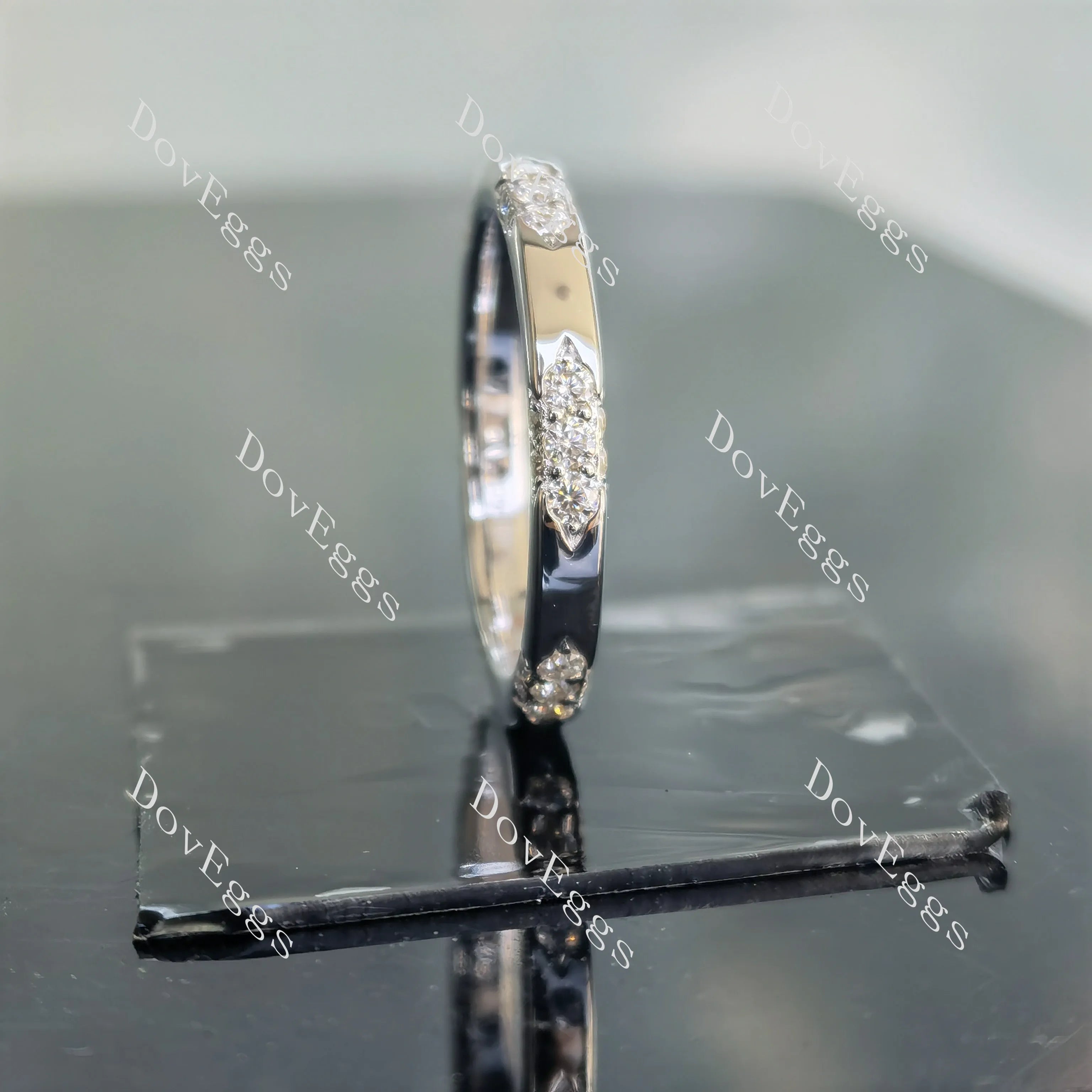 Doveggs round art deco moissanite/lab grown diamond wedding band-2.5mm band width