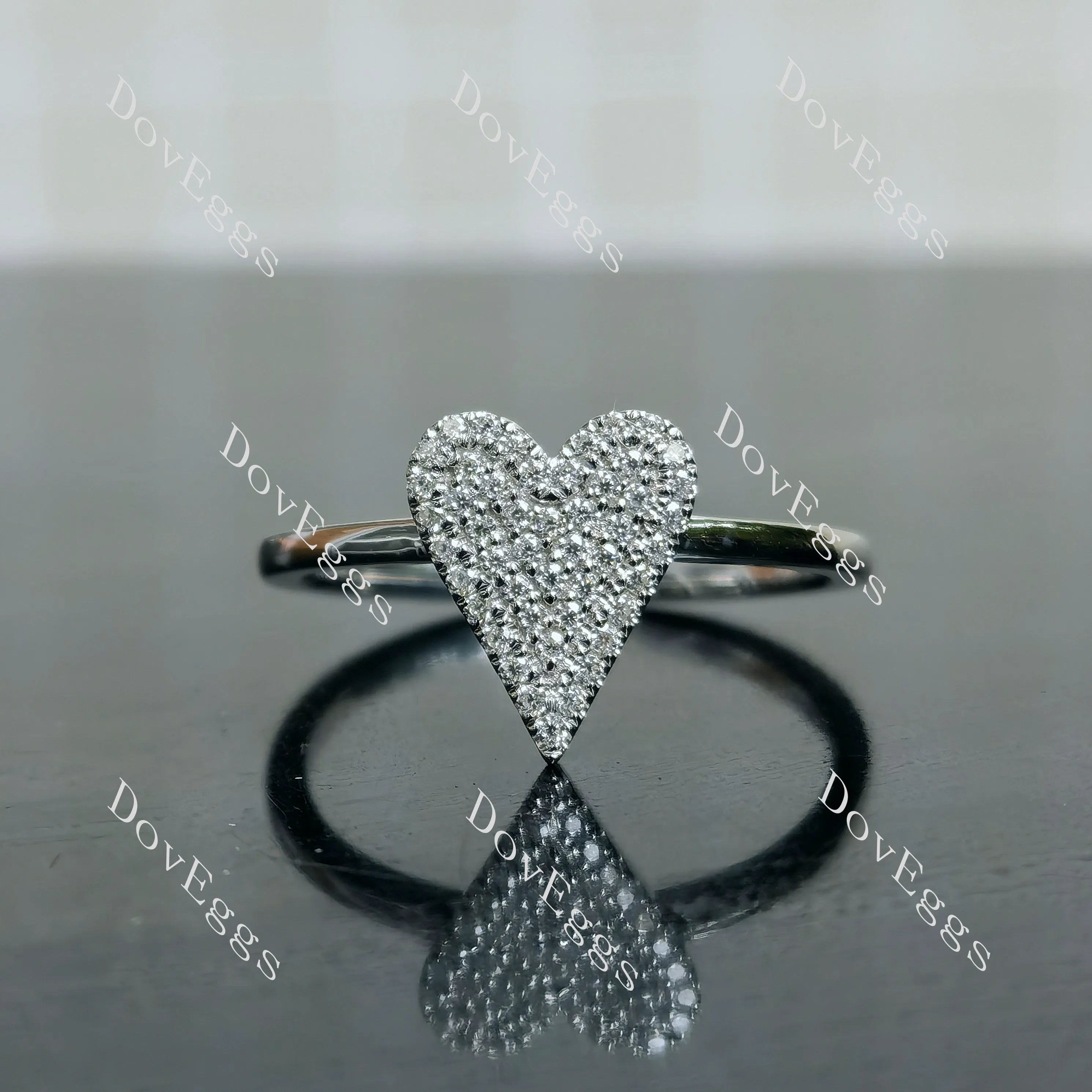 DovEggs heart shaped round moissanite/lab grown diamond wedding band
