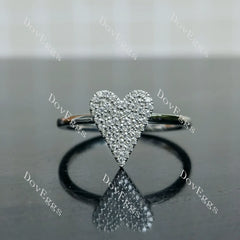 DovEggs heart shaped round moissanite/lab grown diamond wedding band