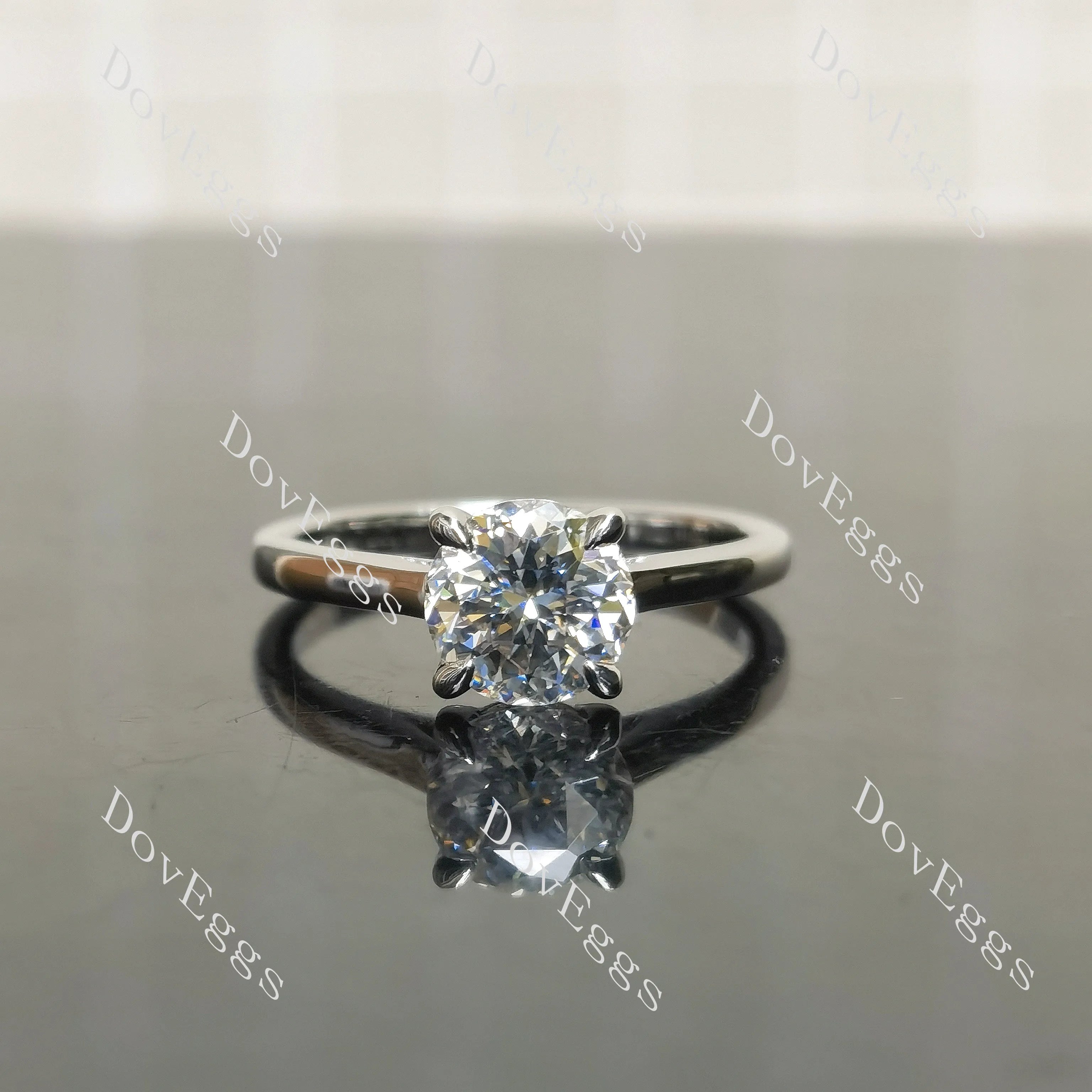 (size 8) Doveggs sterling silver 1.5ct Round moissanite engagement ring