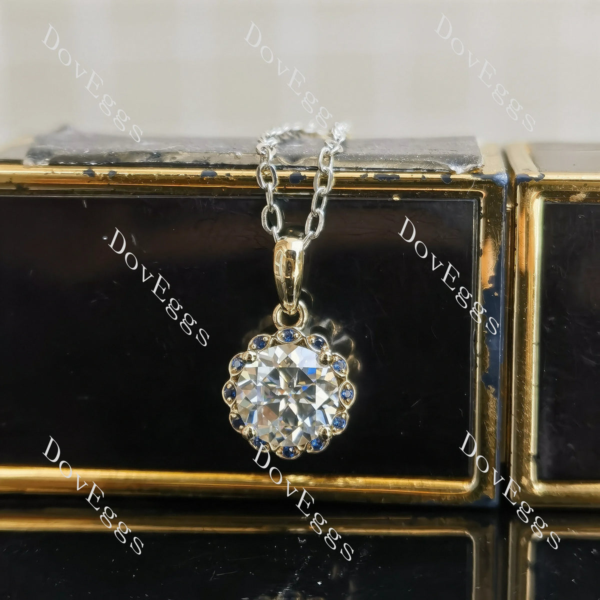 Doveggs round art deco moissanite pendant necklace (pendant only)