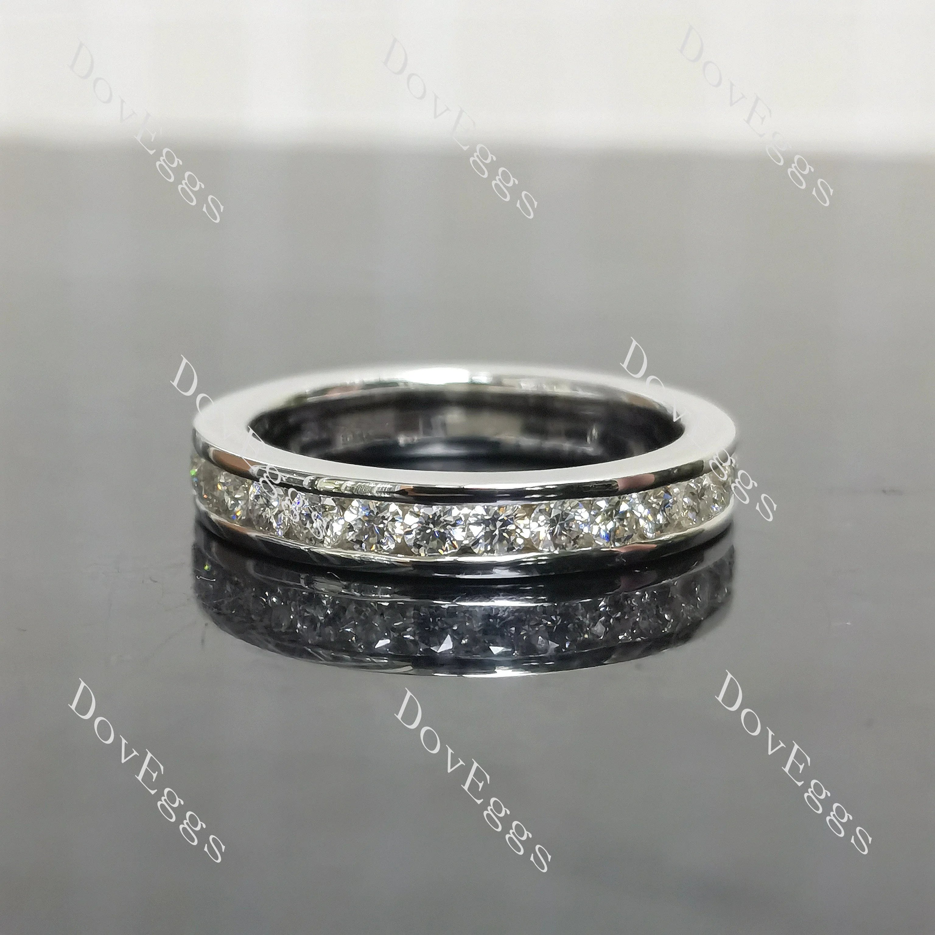 (size 8.5)Doveggs sterling silver Round moissanite wedding band