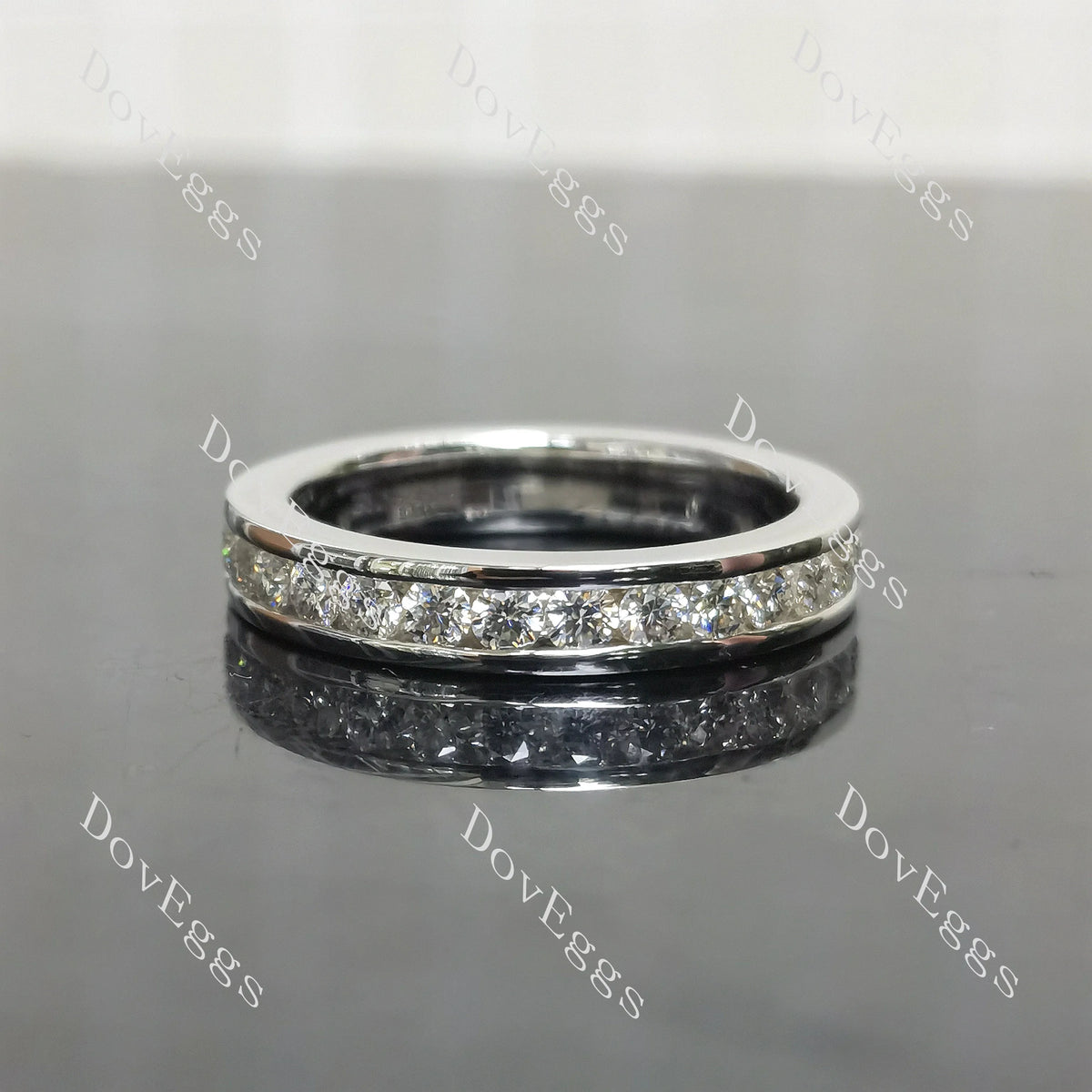 (size 8.5)Doveggs sterling silver Round moissanite wedding band