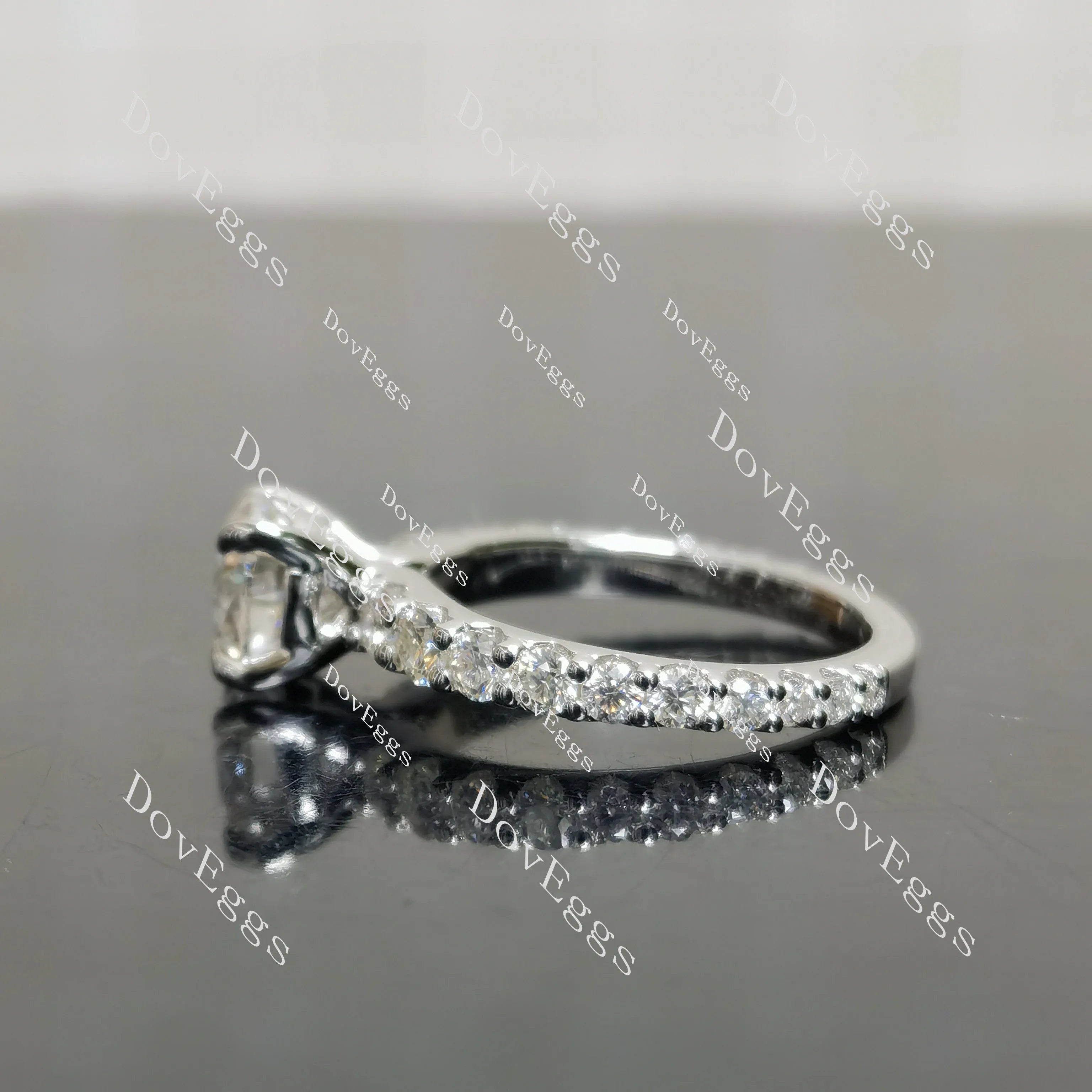 (size4.25-4.5) Doveggs 1ct GHI color round moissanite engagement ring