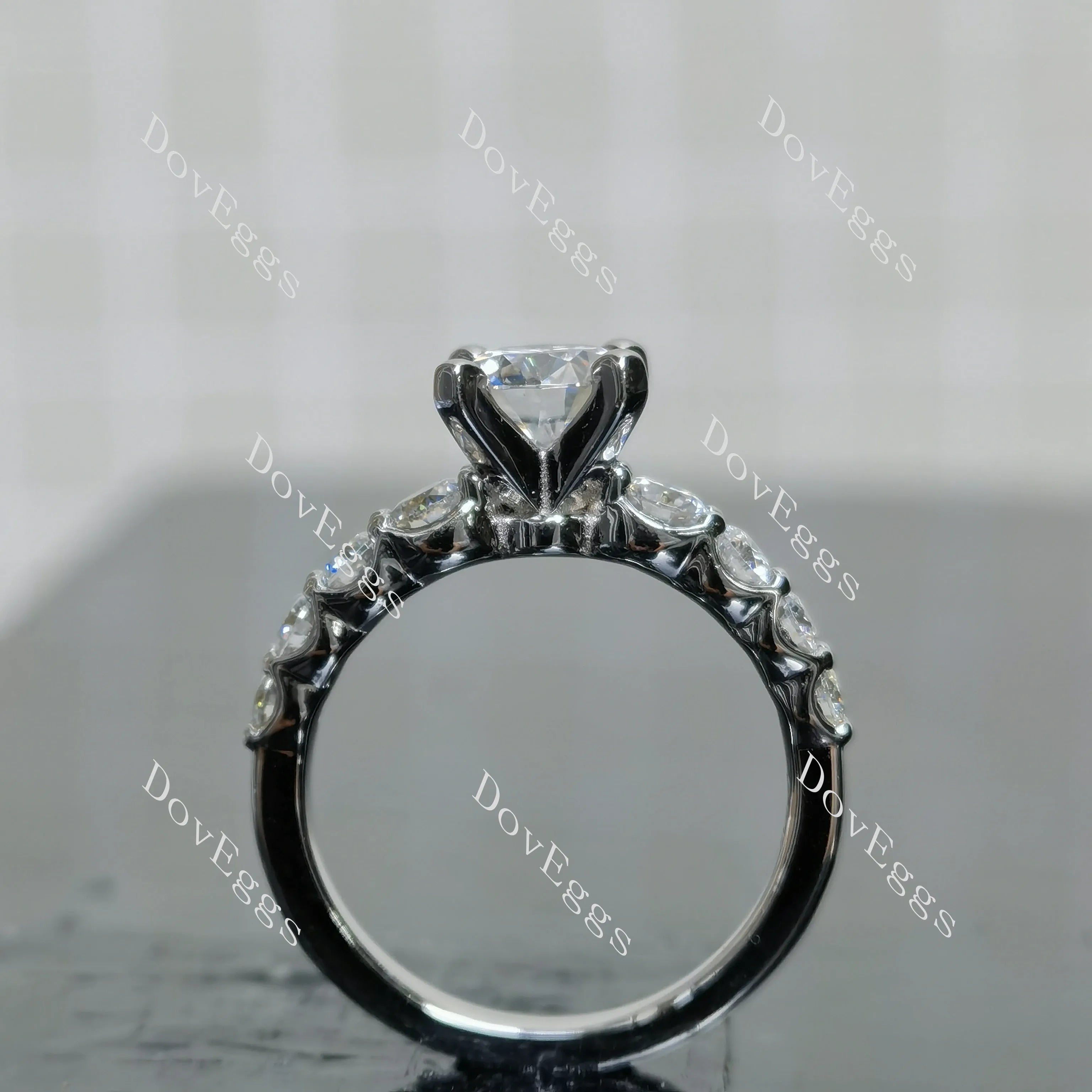 (size 6) Doveggs sterling silver 1ct round moissanite engagement ring