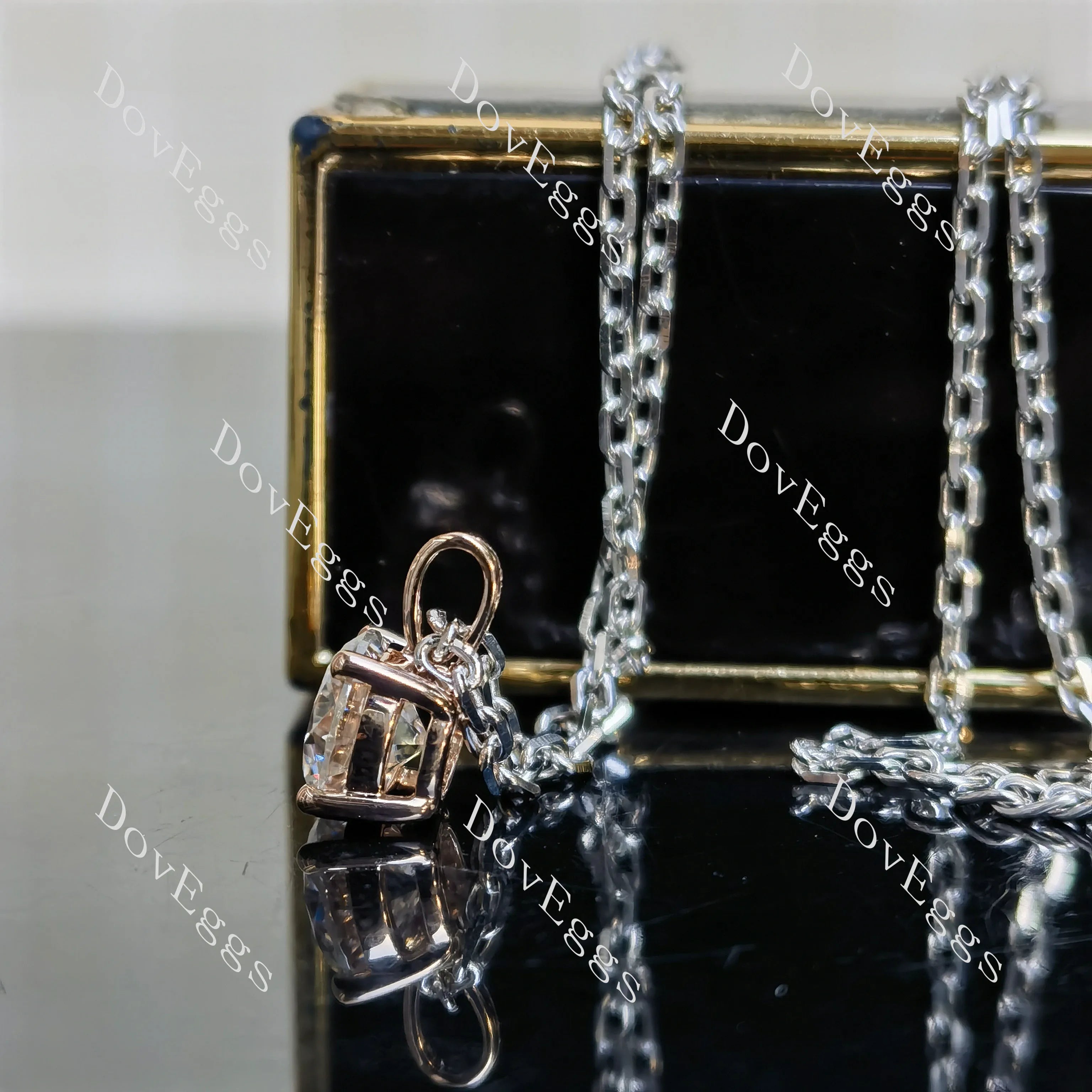 Doveggs round pave moissanite pandant necklace (pandant only)