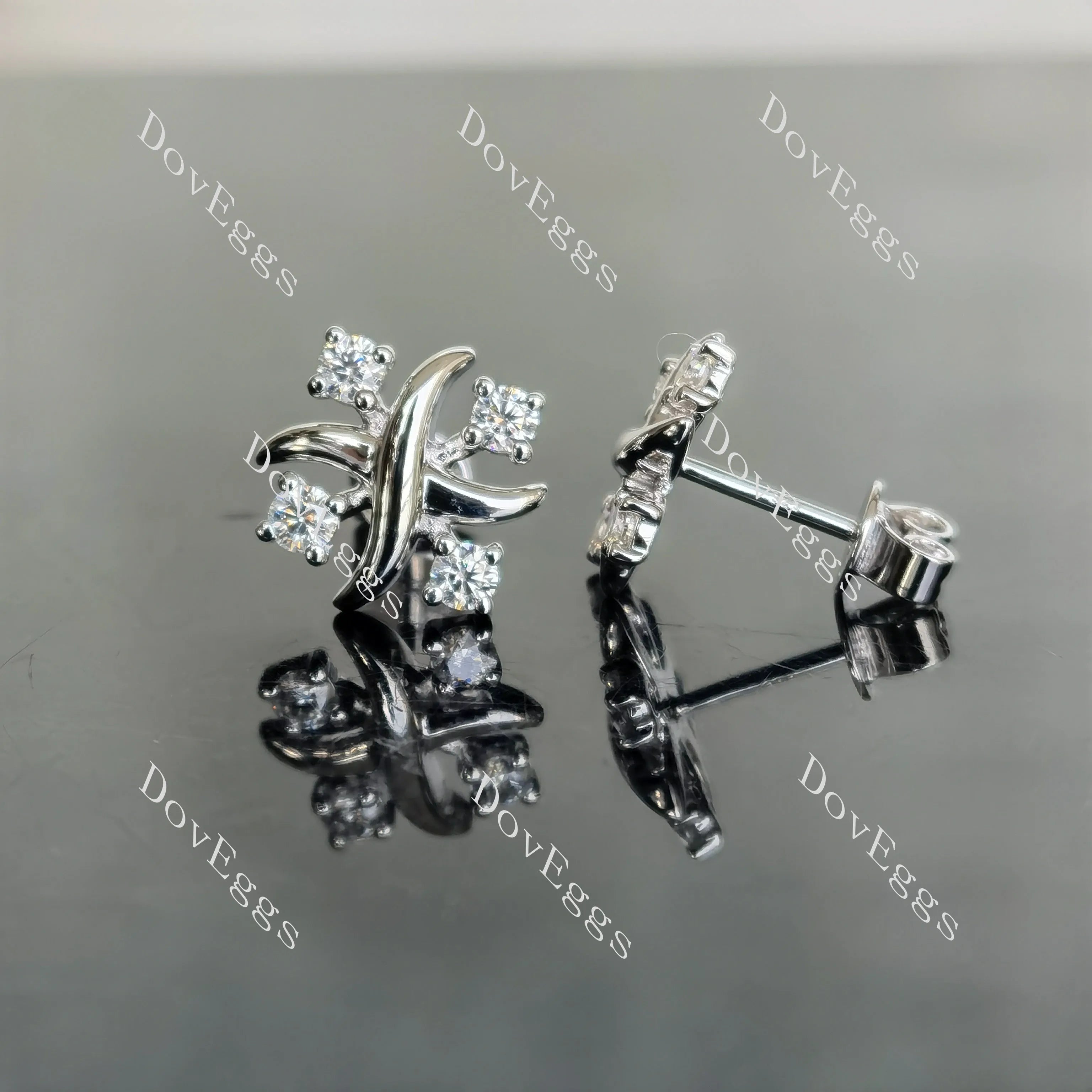 Doveggs round moissanite stud earrings