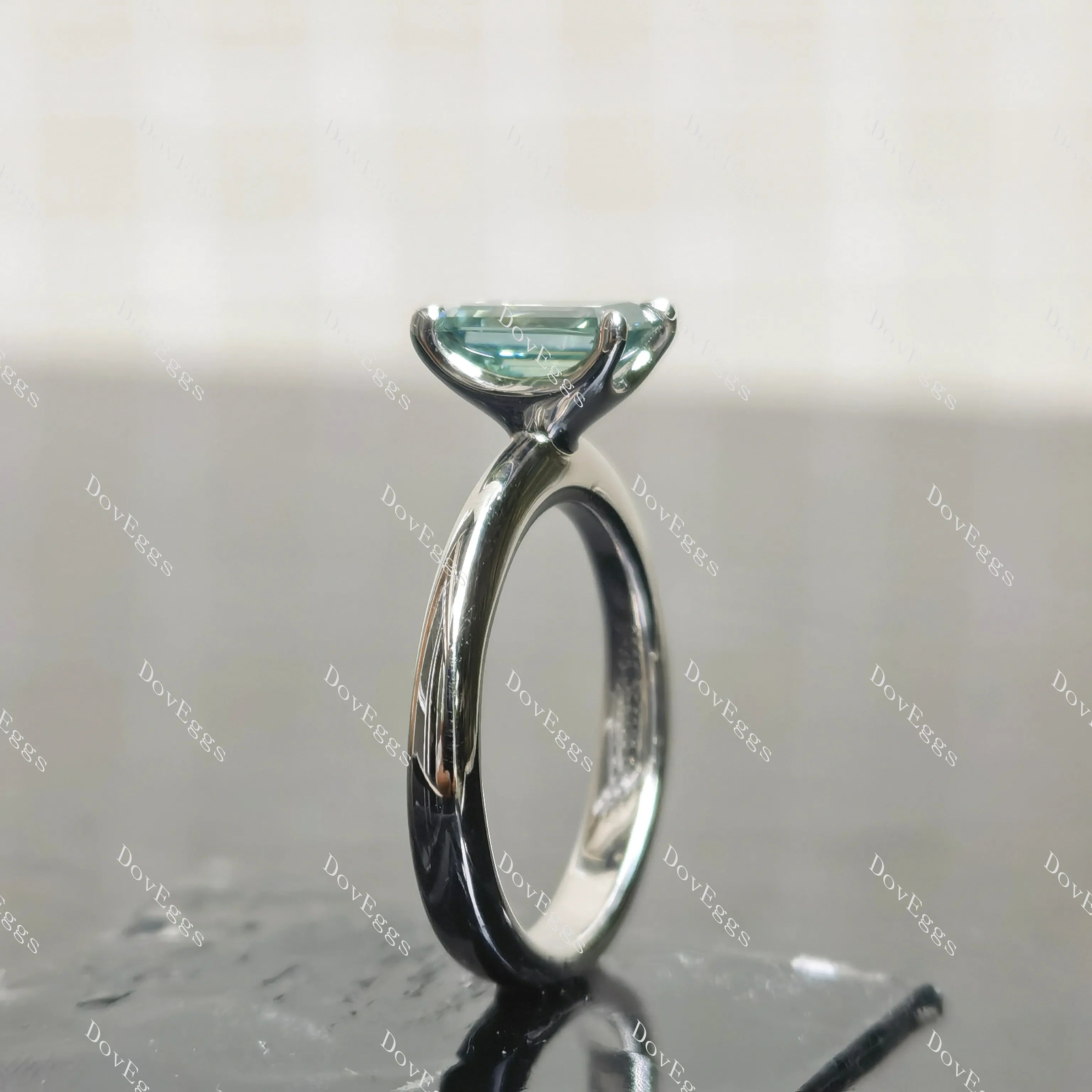 (size 4) Doveggs sterling silver 1ct emerald moissanite engagement ring