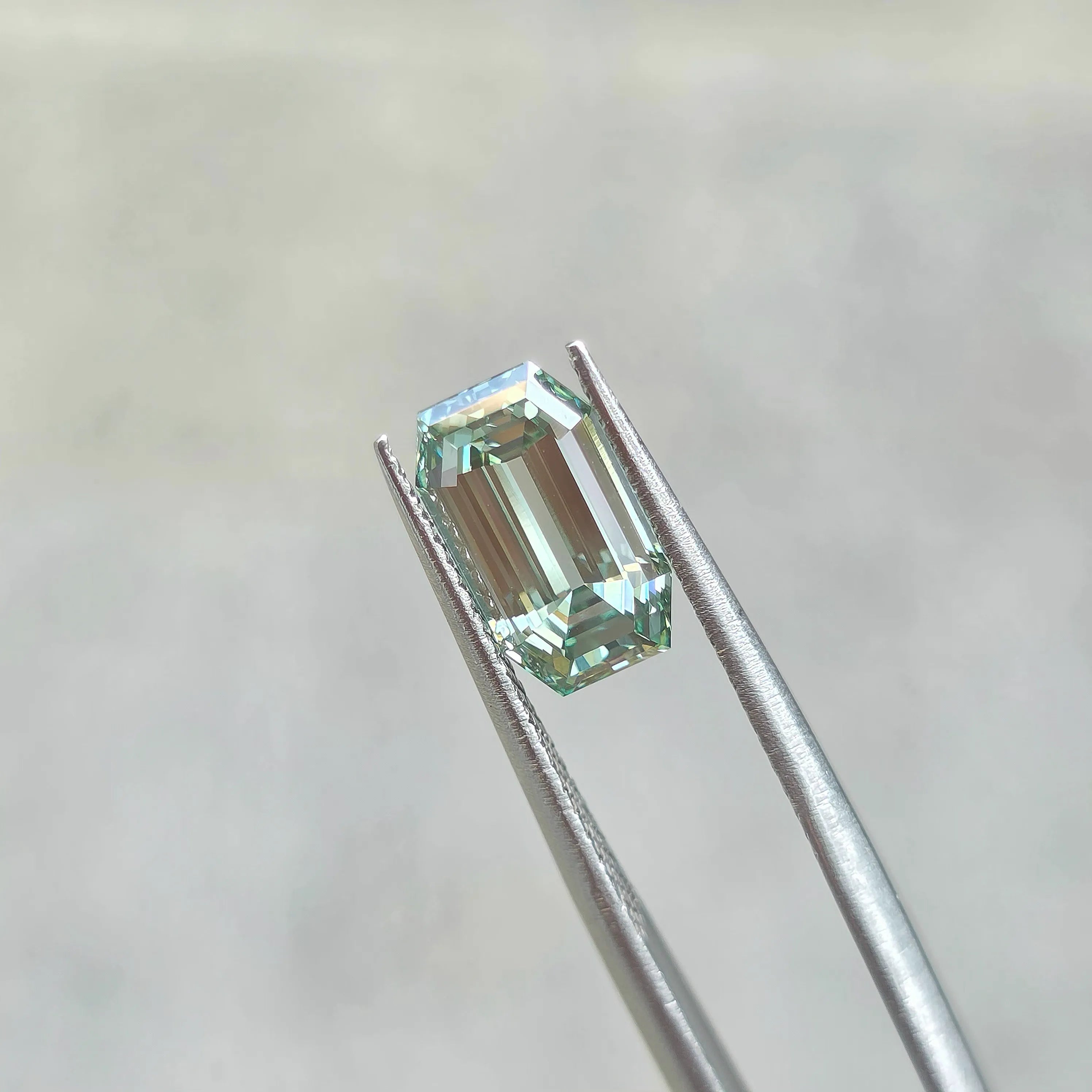 2.85ct Old Emerald Cut Lab Diamond – Fancy Vivid Green Color VVS1 | Doveggs Certified