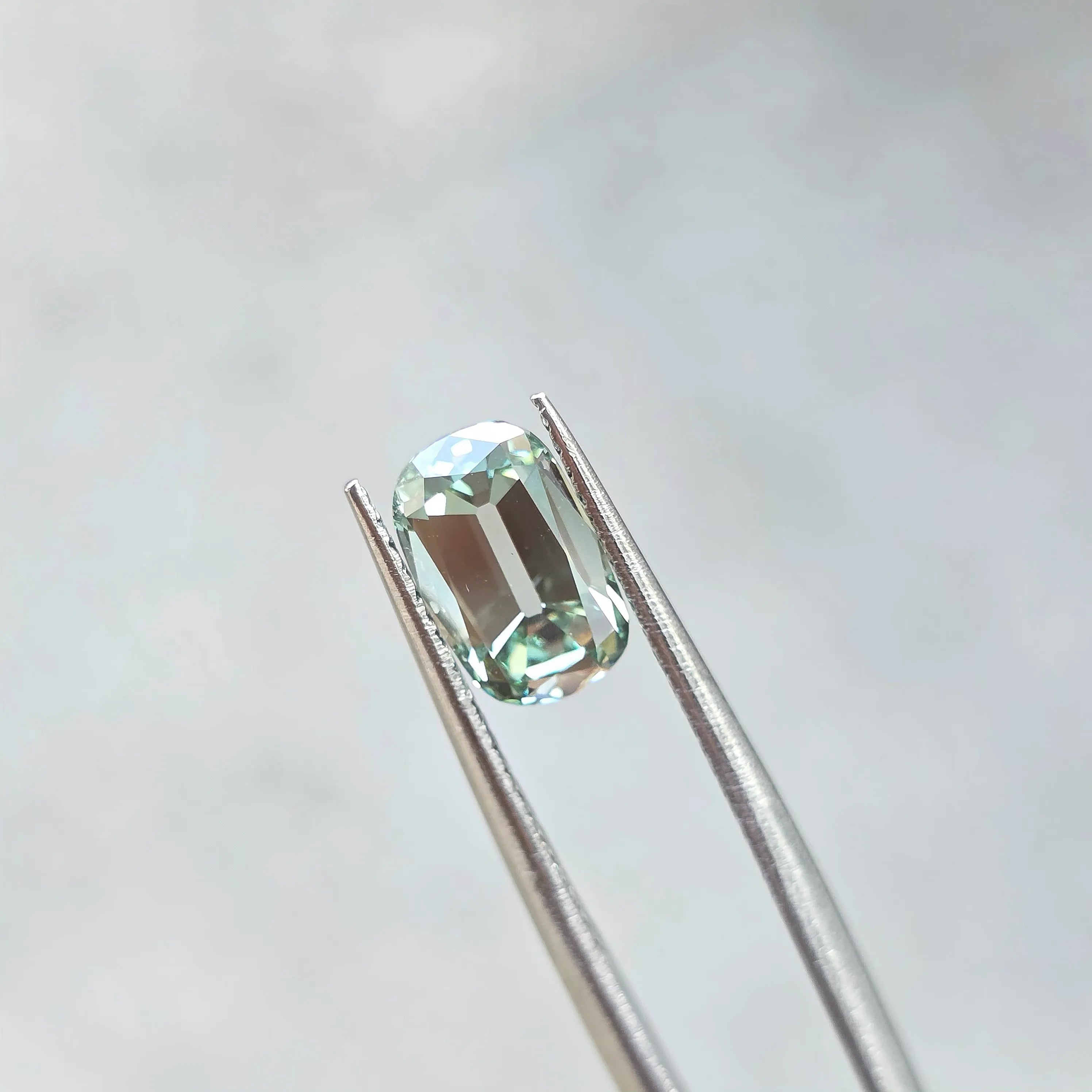 2.19ct Cushion Old Mine Cut Lab Diamond – Fancy Vivid Green Color VS1 | Doveggs Certified