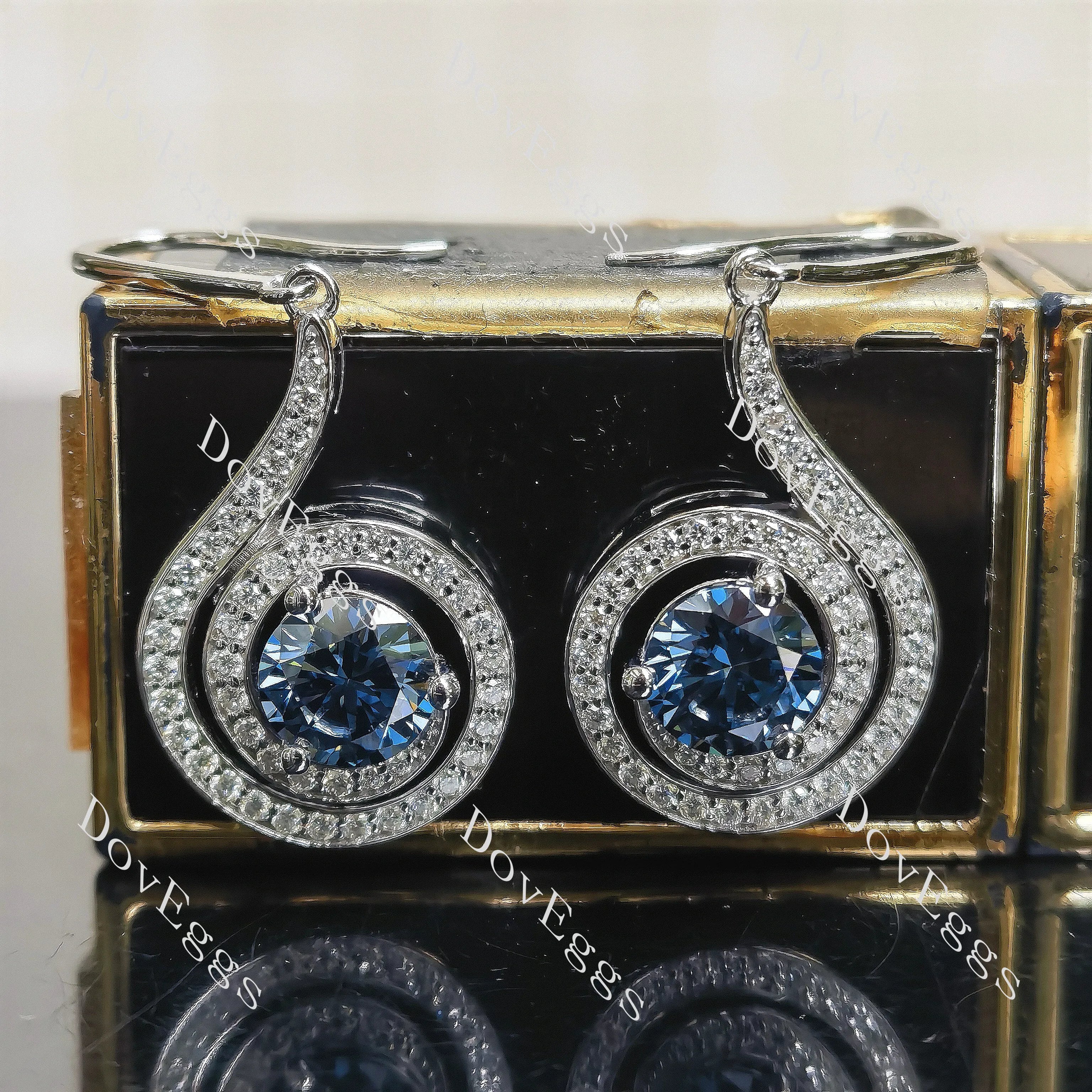 Round loopback art deco pave halo twilight blue moissnaite earrings| Doveggs