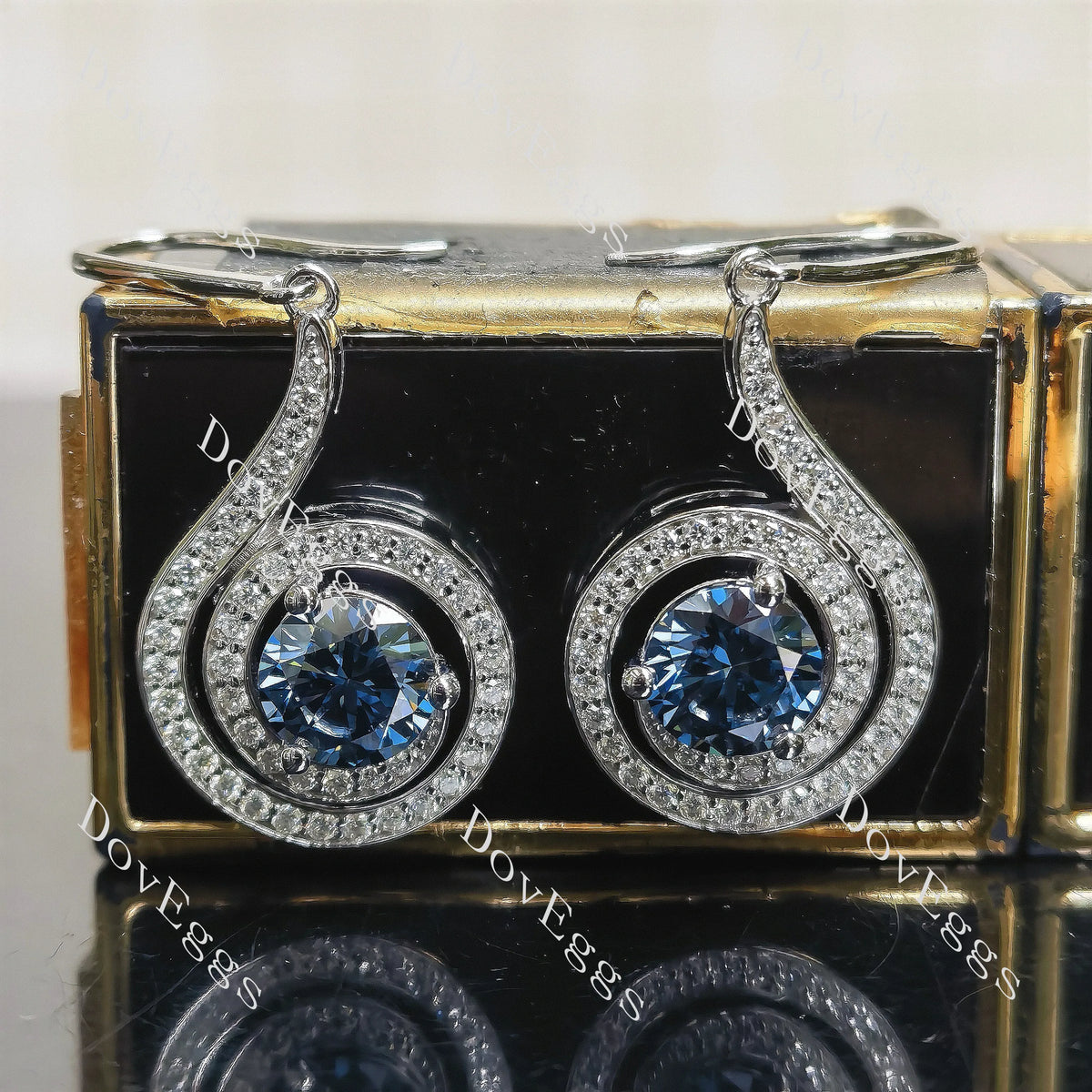 Round loopback art deco pave halo twilight blue moissnaite earrings| Doveggs